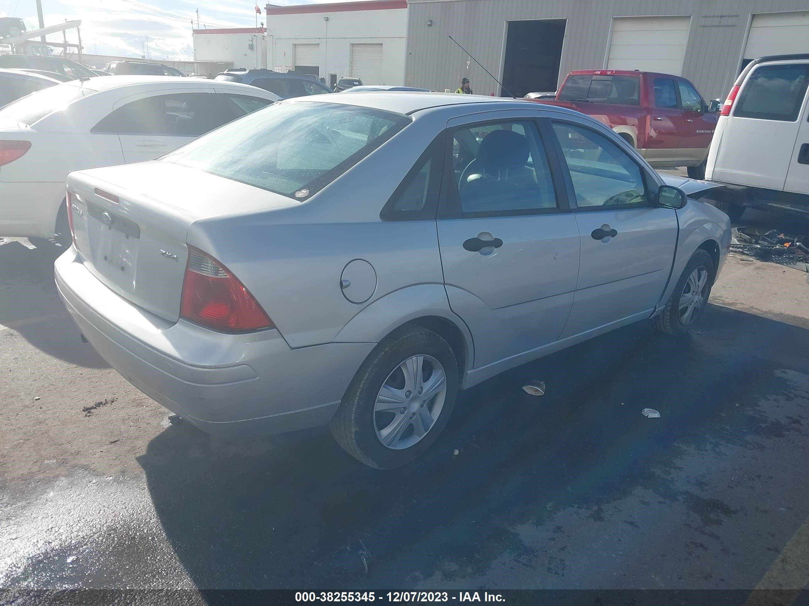 Photo 3 VIN: 1FAFP34N26W101520 - FORD FOCUS 