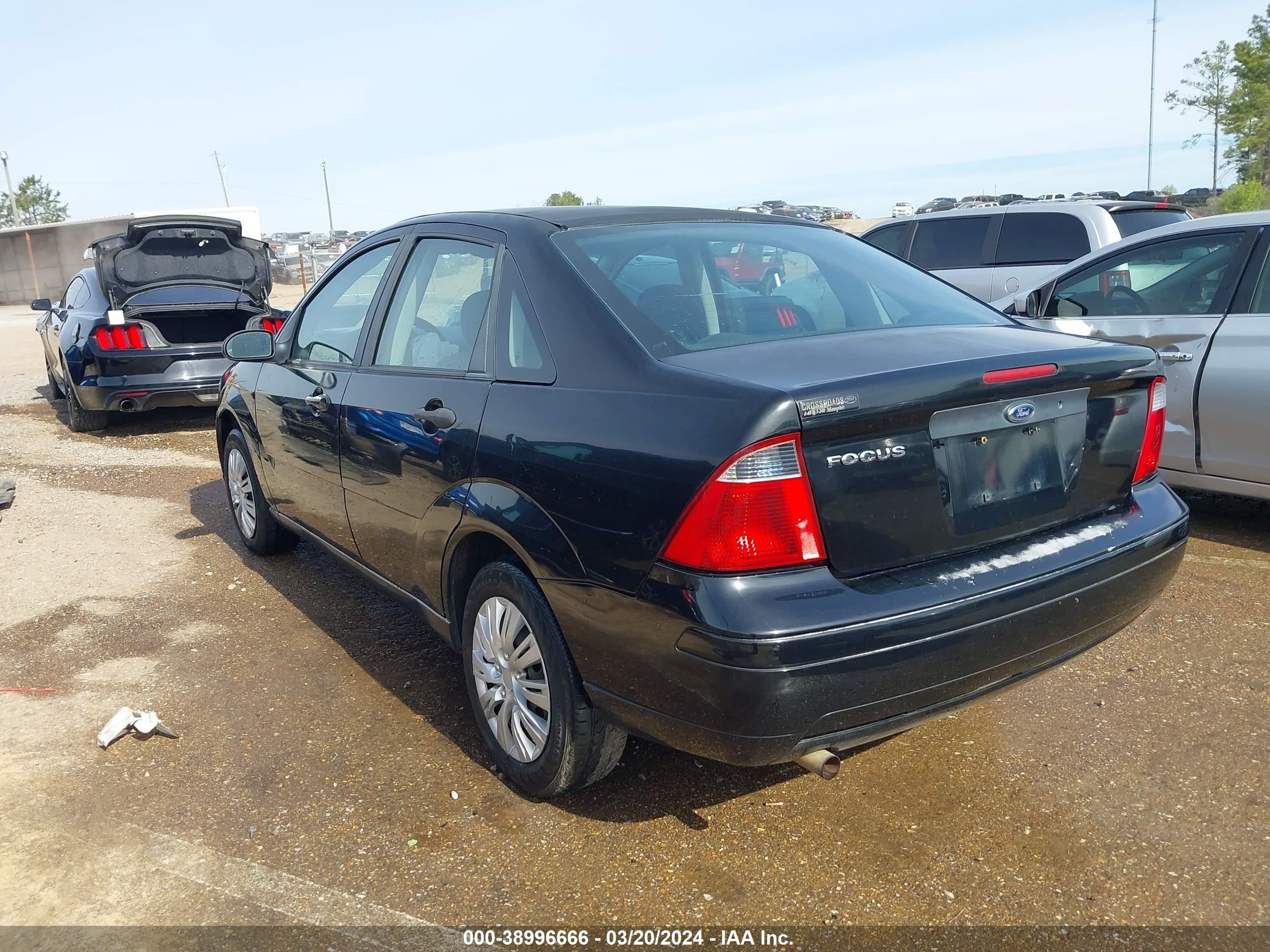 Photo 2 VIN: 1FAFP34N27W174856 - FORD FOCUS 