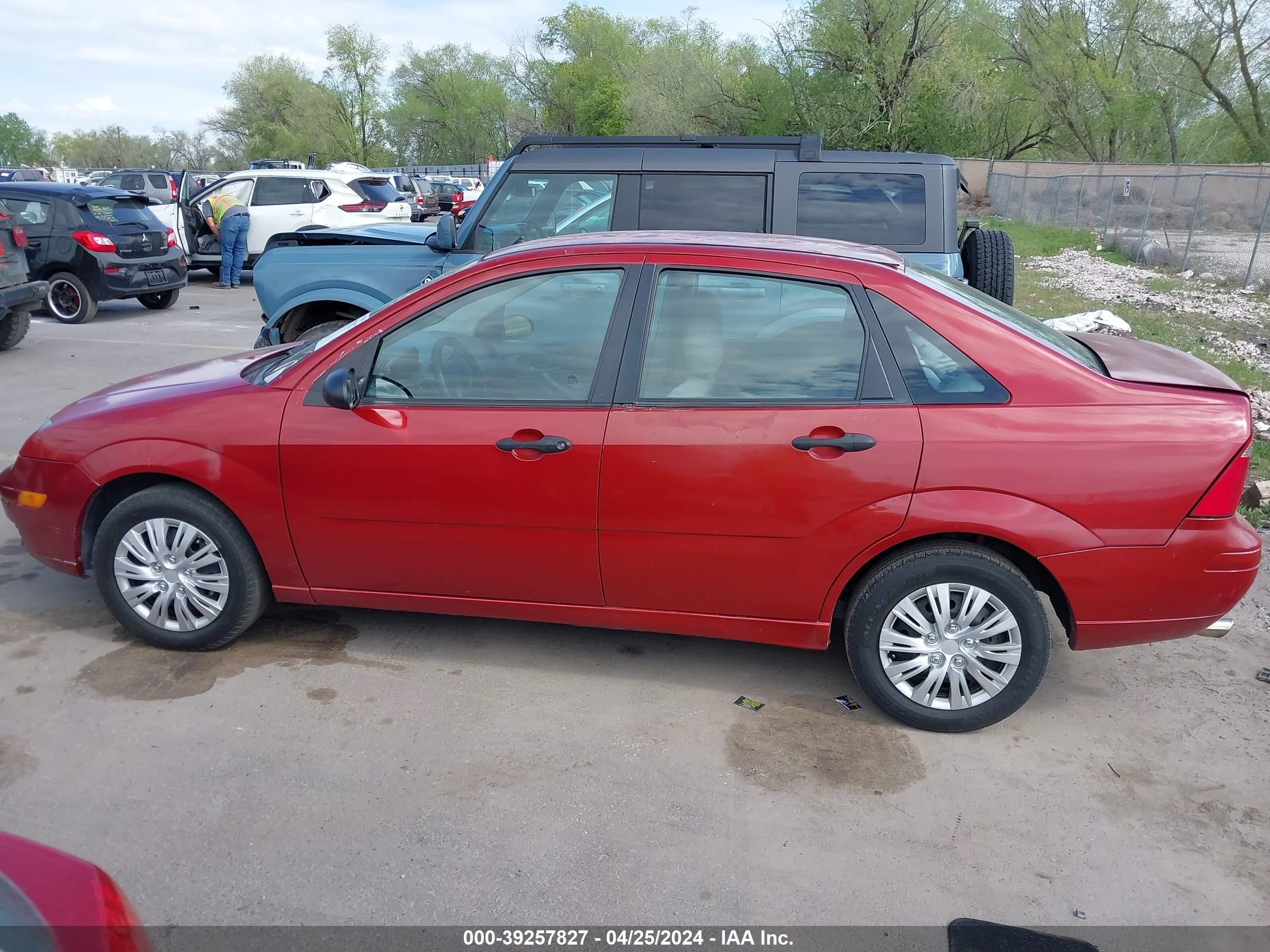 Photo 13 VIN: 1FAFP34N35W151101 - FORD FOCUS 