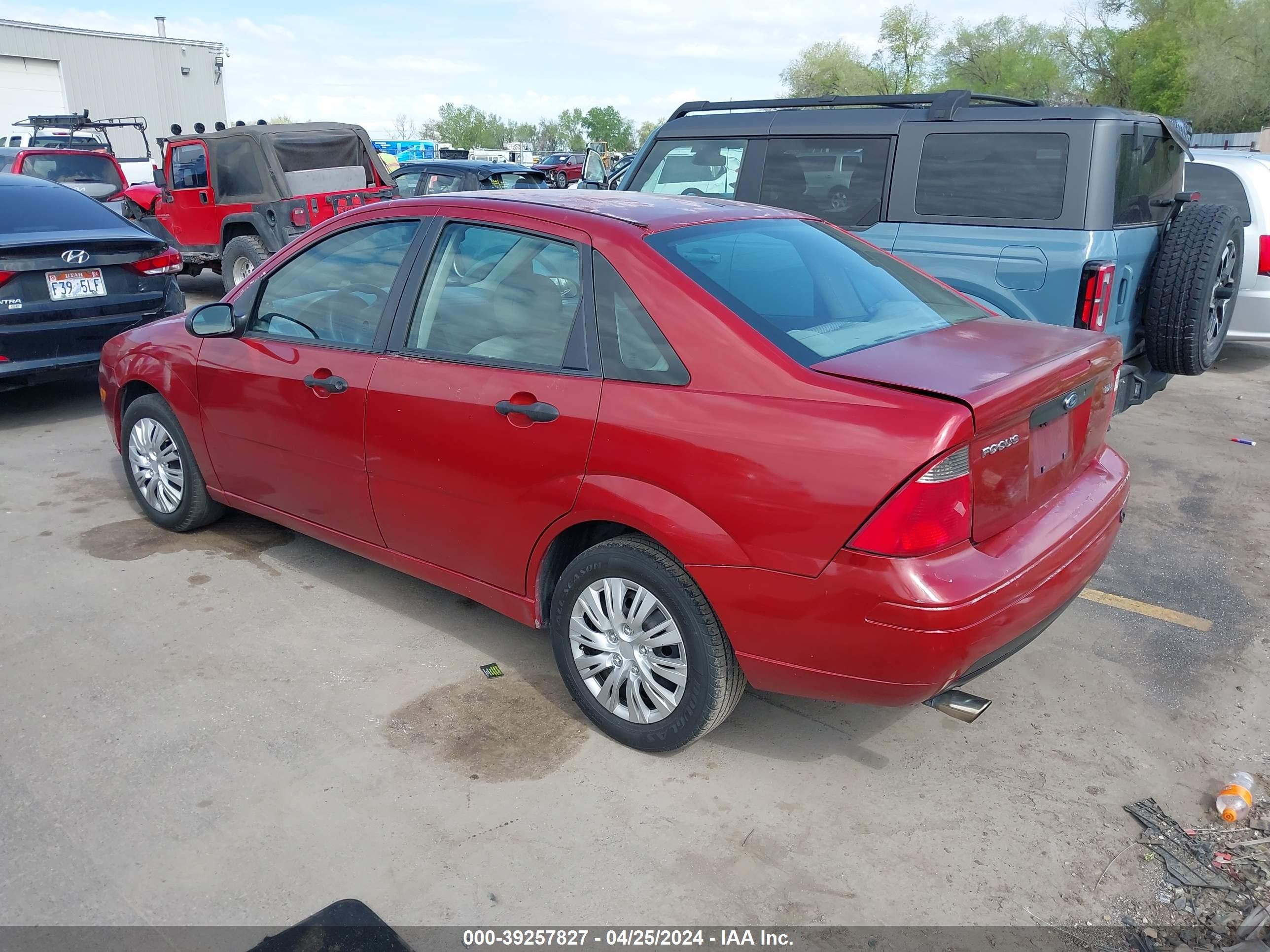 Photo 2 VIN: 1FAFP34N35W151101 - FORD FOCUS 