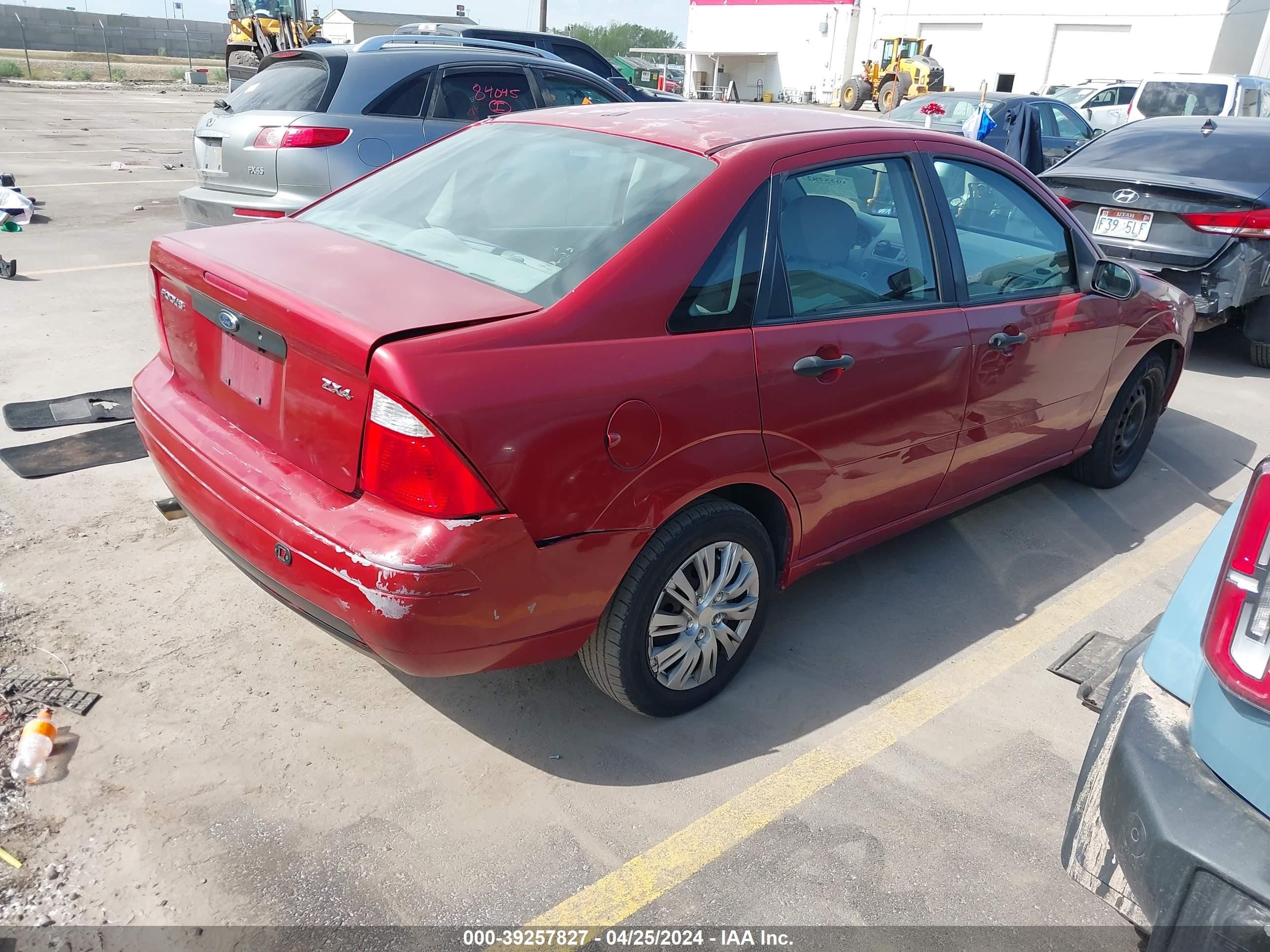 Photo 3 VIN: 1FAFP34N35W151101 - FORD FOCUS 