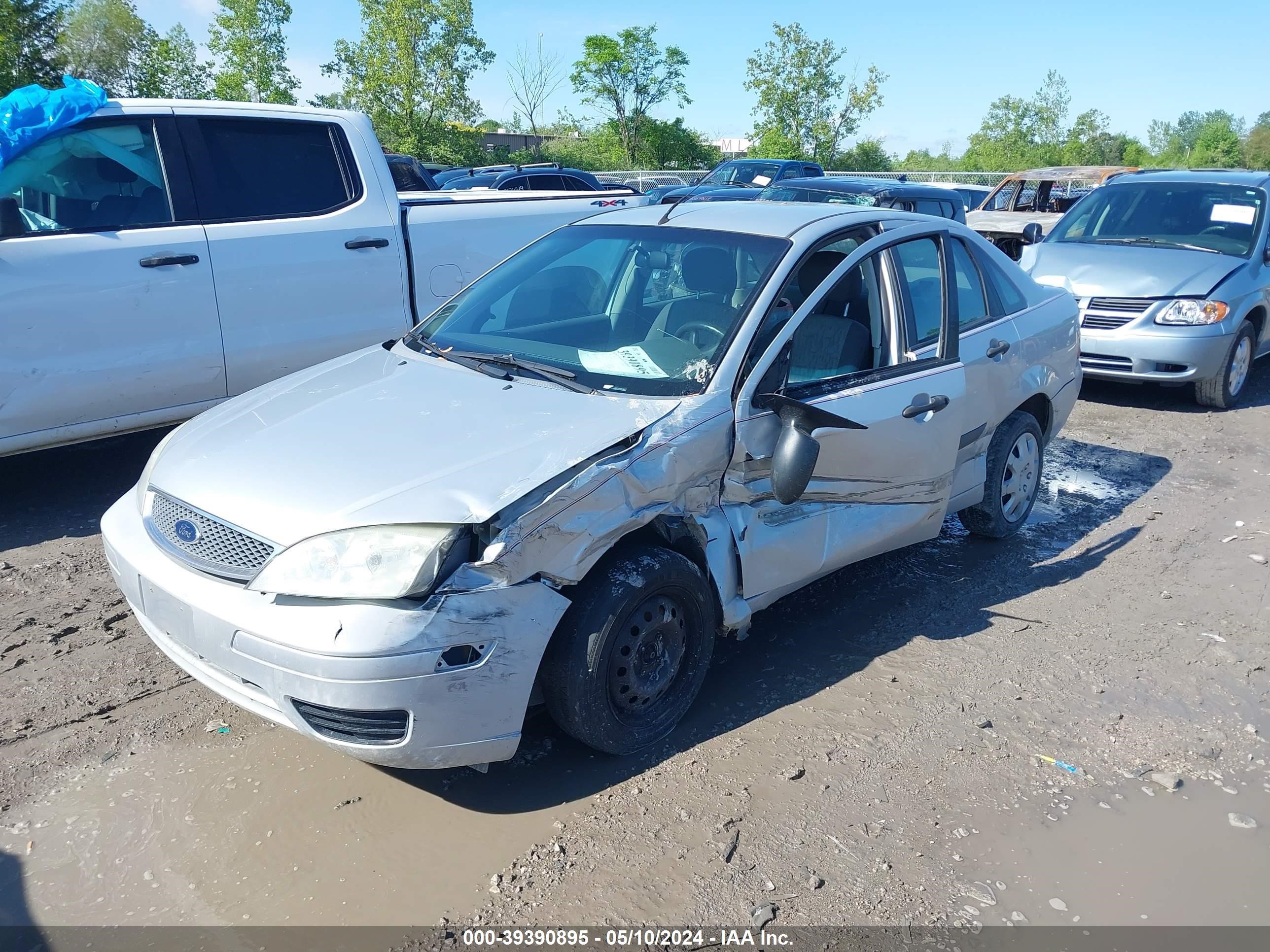 Photo 1 VIN: 1FAFP34N35W255765 - FORD FOCUS 