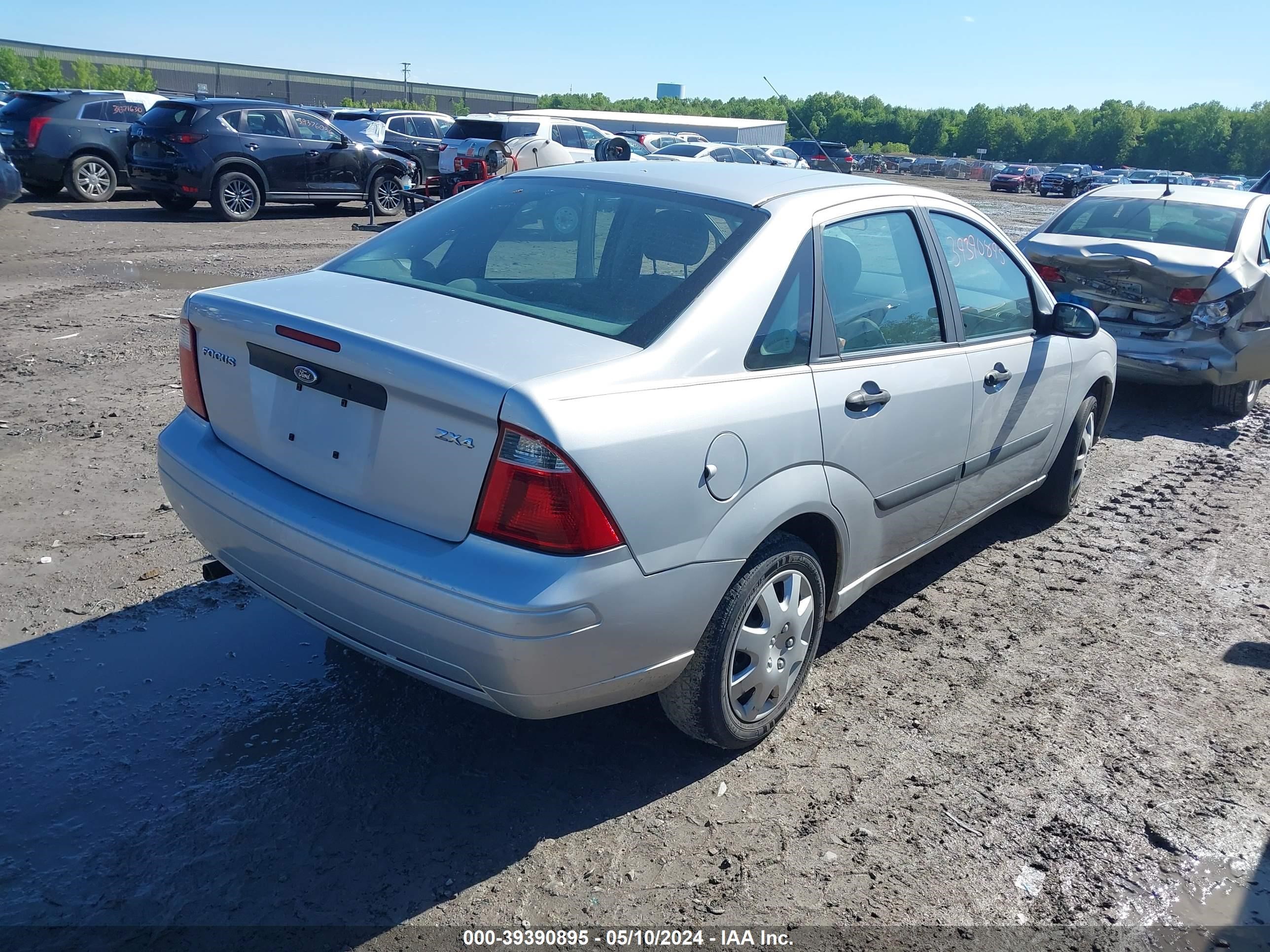 Photo 3 VIN: 1FAFP34N35W255765 - FORD FOCUS 