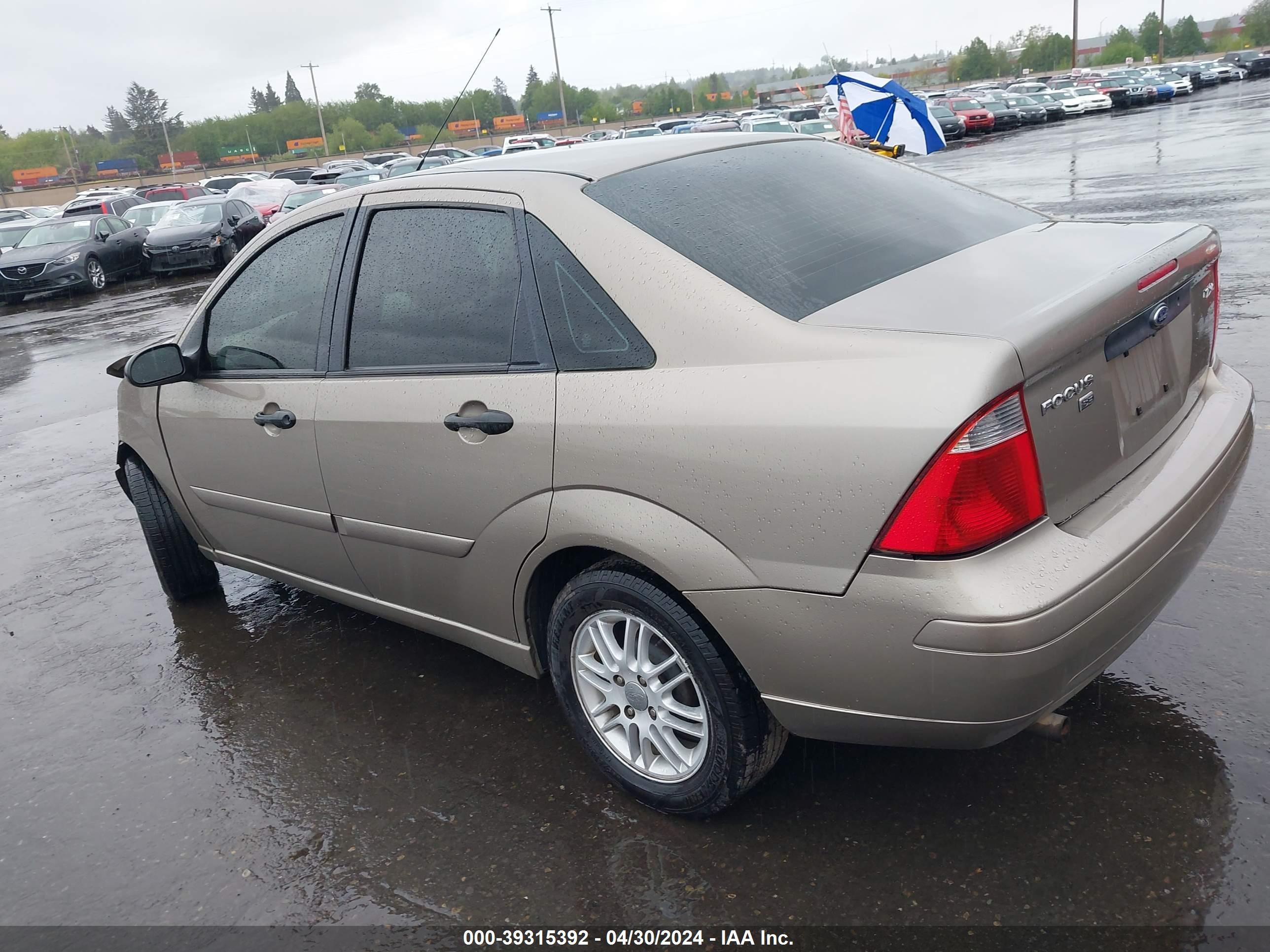 Photo 2 VIN: 1FAFP34N35W271206 - FORD FOCUS 