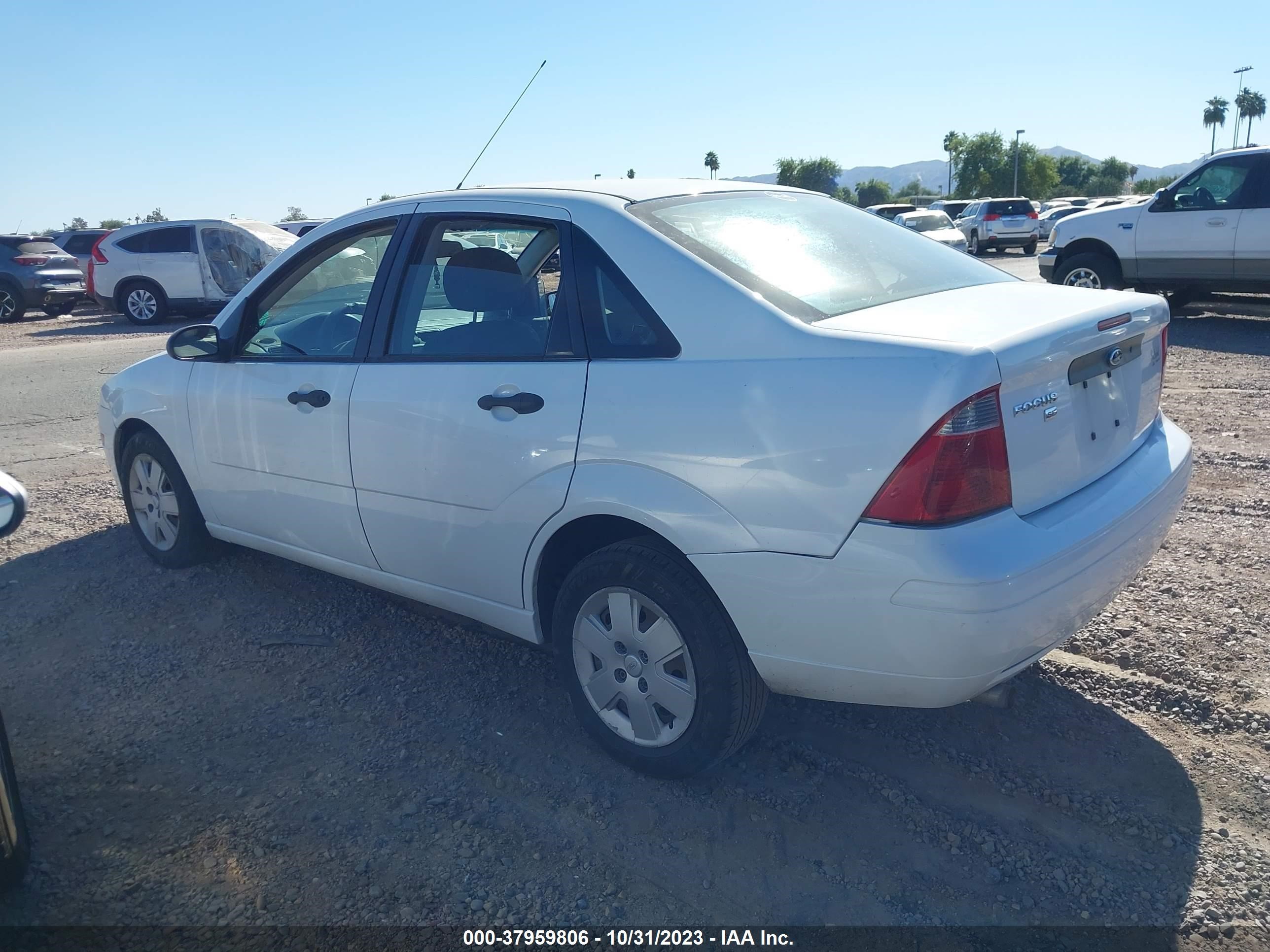 Photo 2 VIN: 1FAFP34N37W118960 - FORD FOCUS 