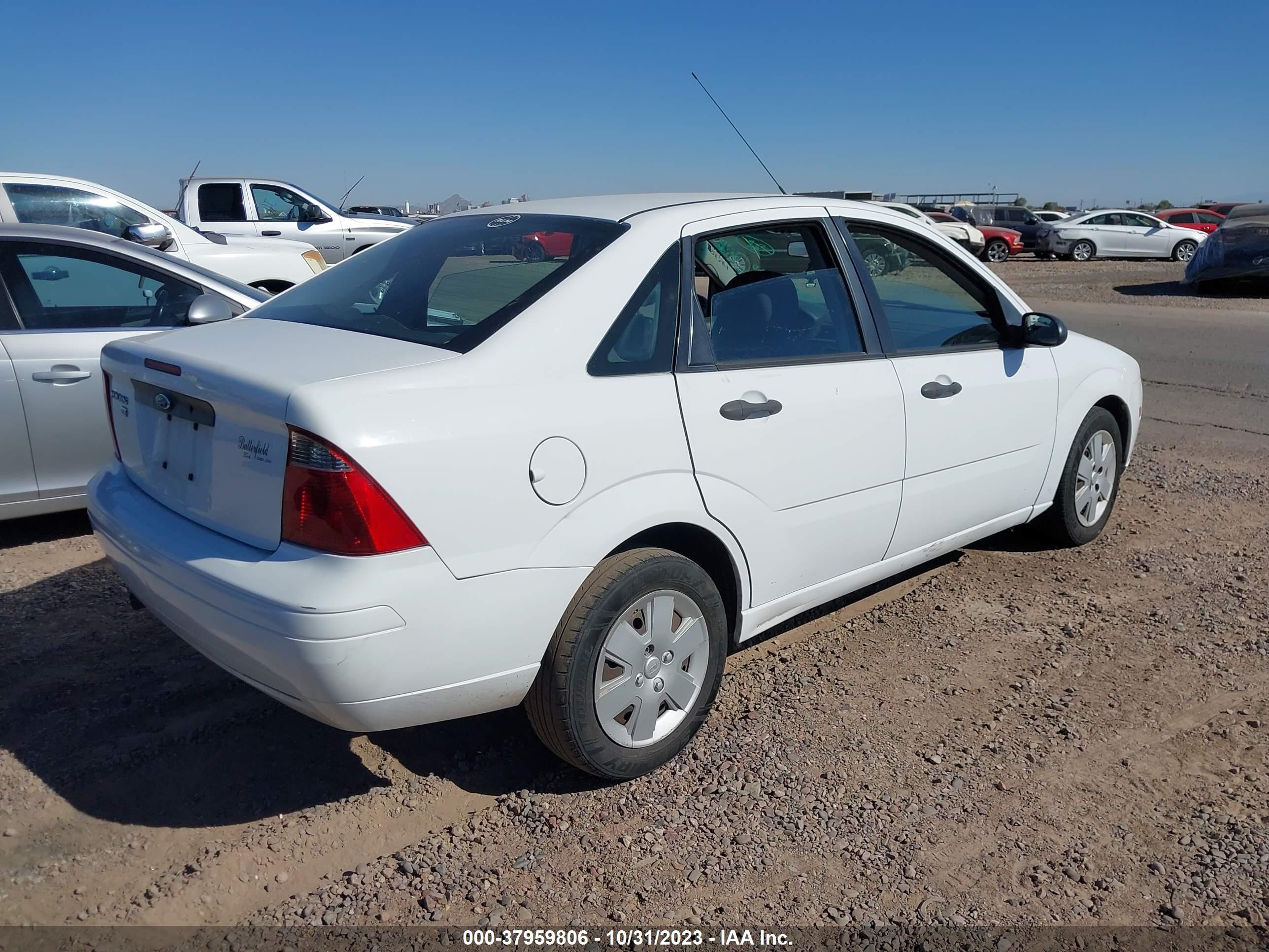 Photo 3 VIN: 1FAFP34N37W118960 - FORD FOCUS 