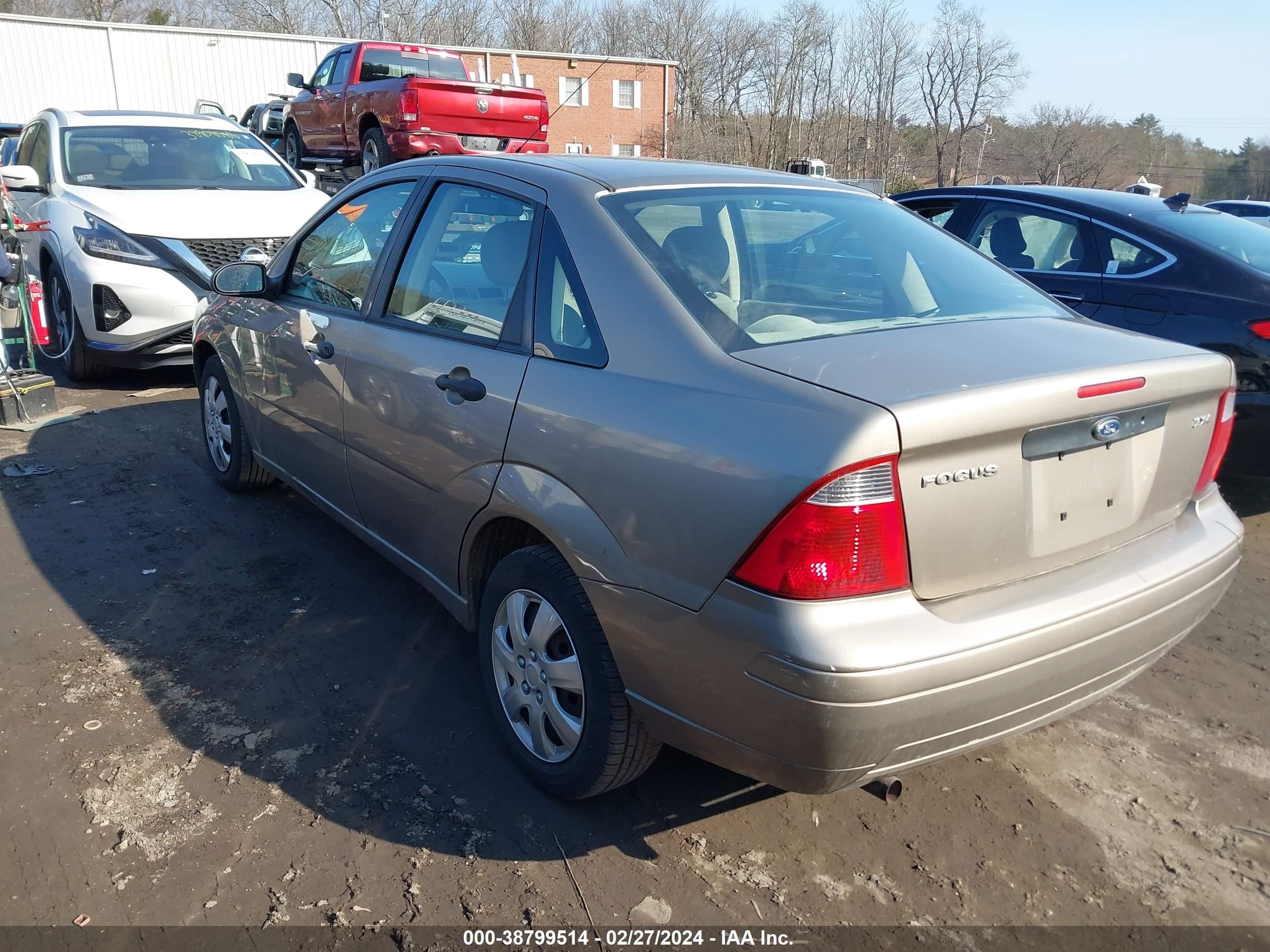 Photo 2 VIN: 1FAFP34N45W206607 - FORD FOCUS 