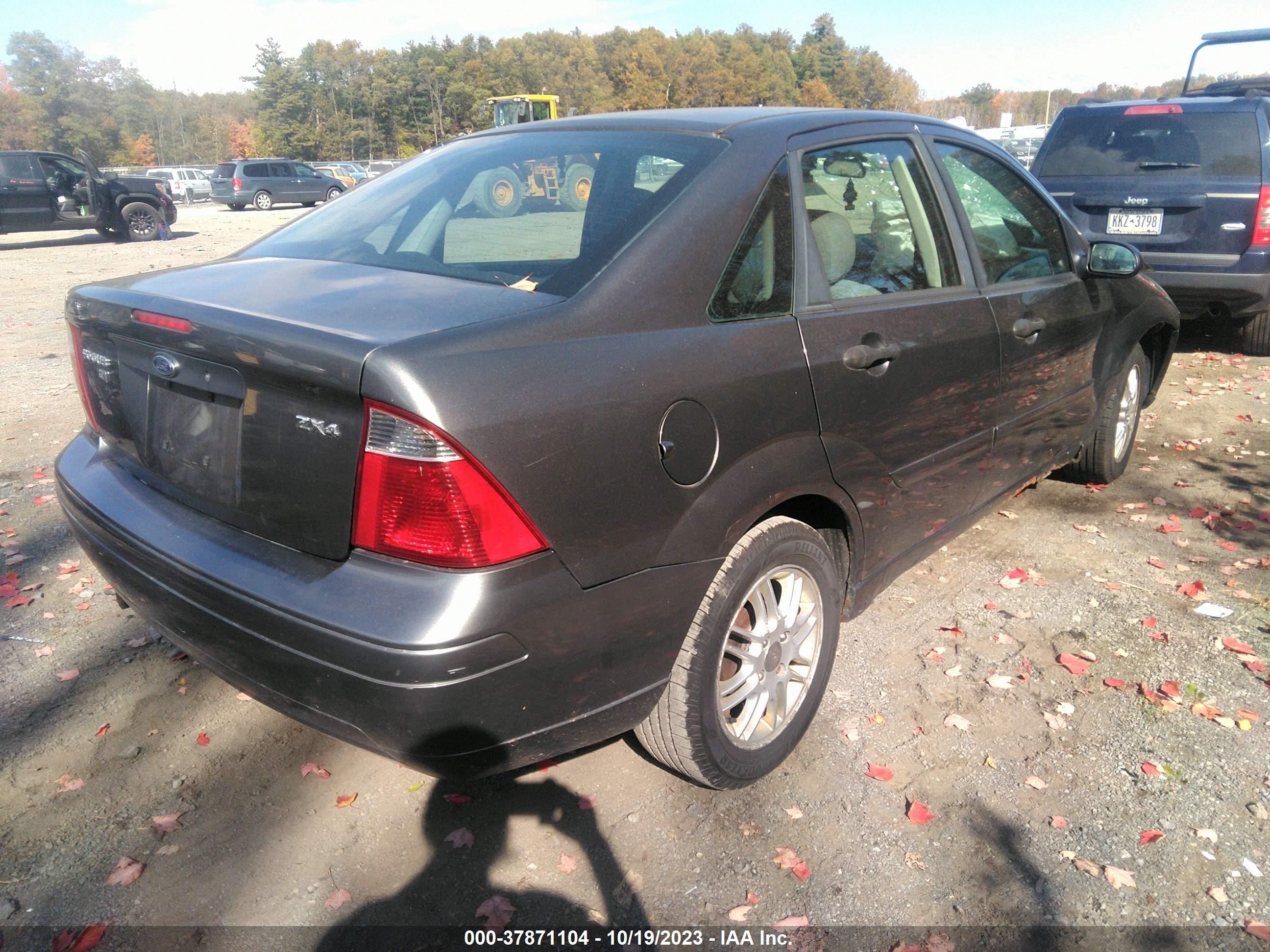 Photo 3 VIN: 1FAFP34N46W130341 - FORD FOCUS 