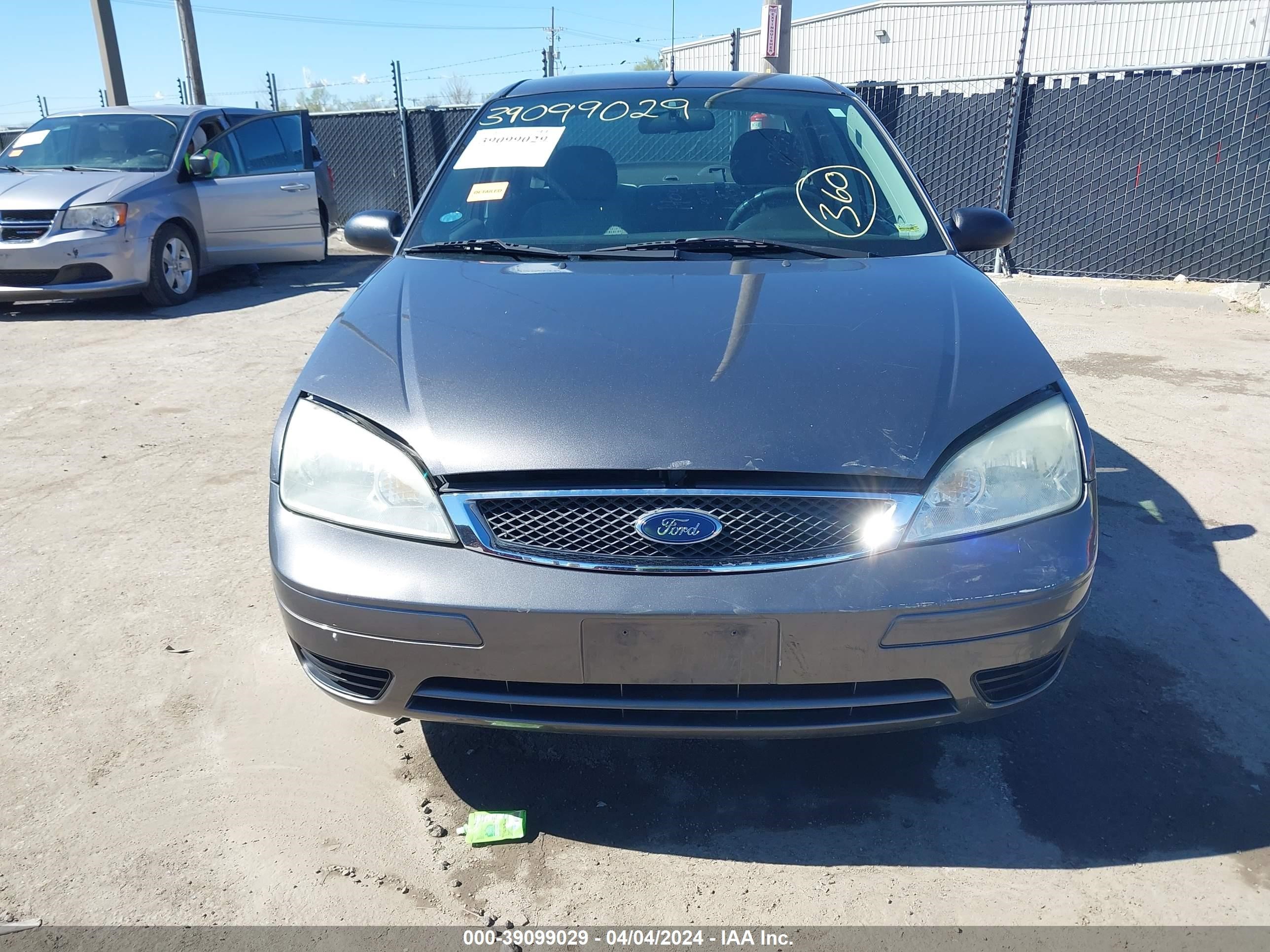 Photo 11 VIN: 1FAFP34N47W167858 - FORD FOCUS 