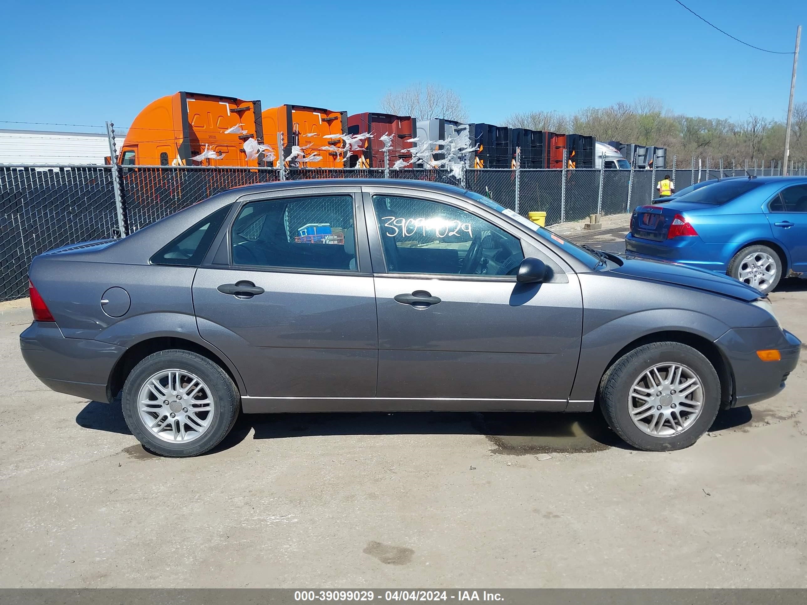 Photo 12 VIN: 1FAFP34N47W167858 - FORD FOCUS 