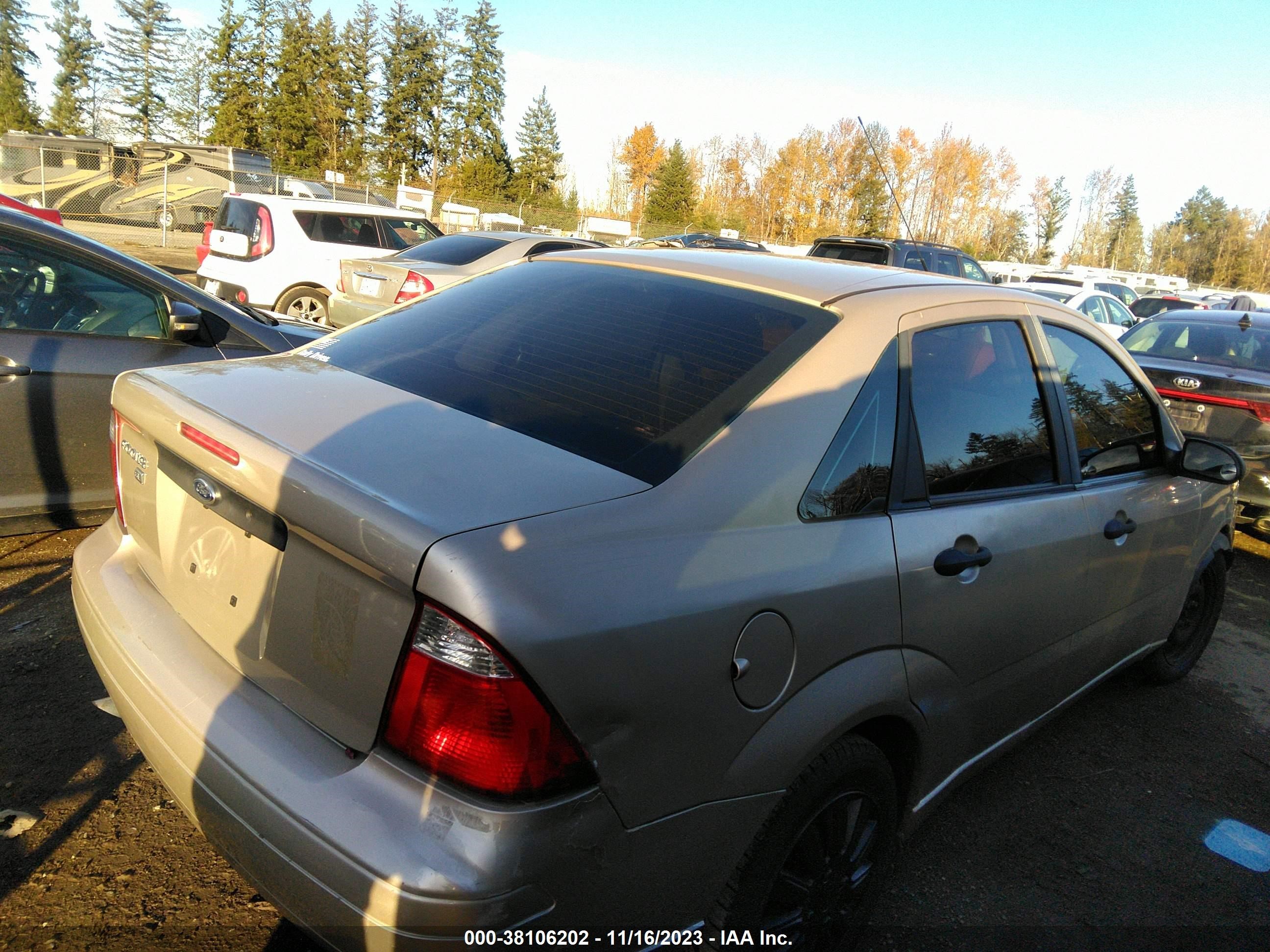 Photo 3 VIN: 1FAFP34N47W358017 - FORD FOCUS 