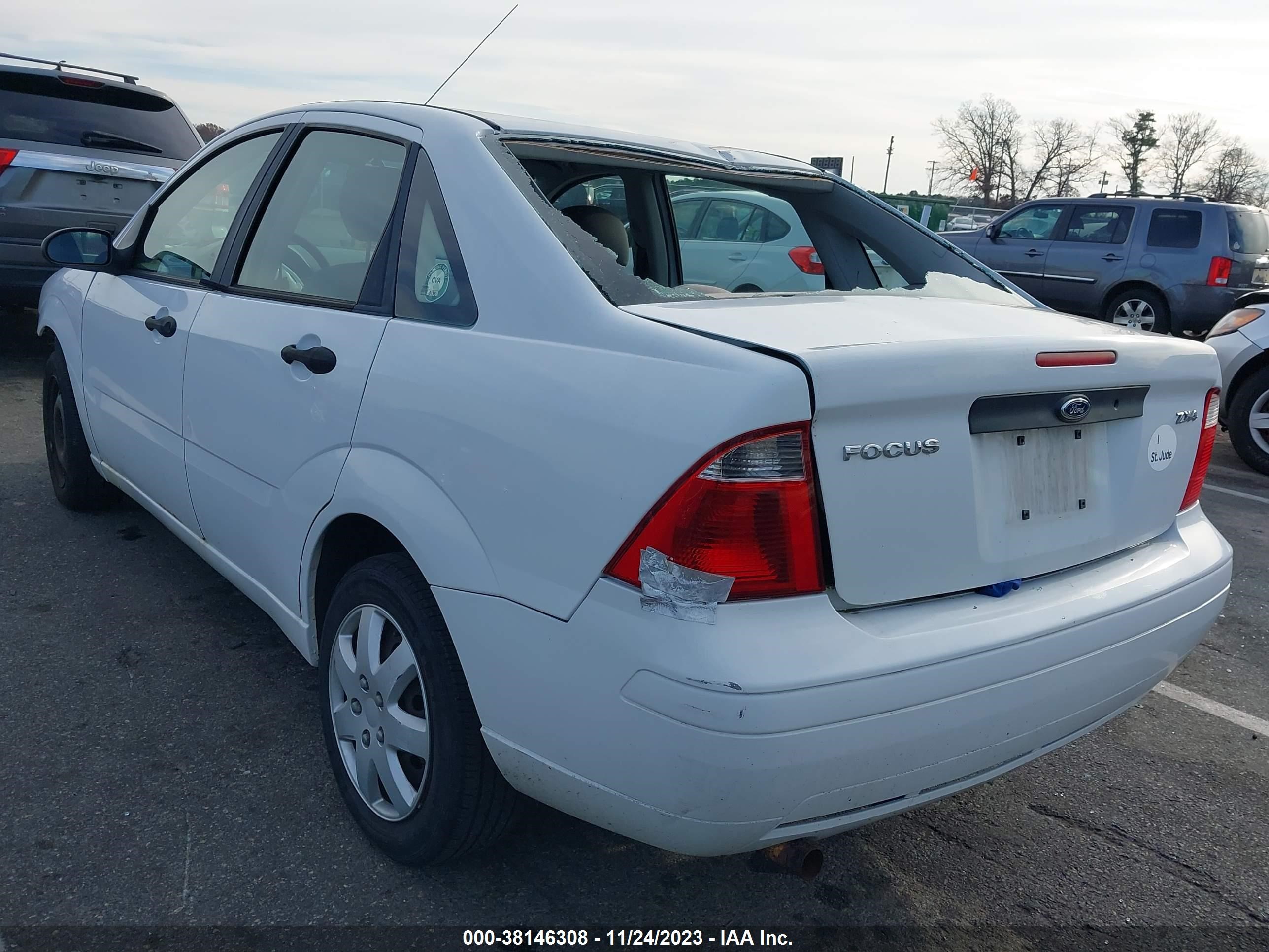 Photo 2 VIN: 1FAFP34N55W182298 - FORD FOCUS 