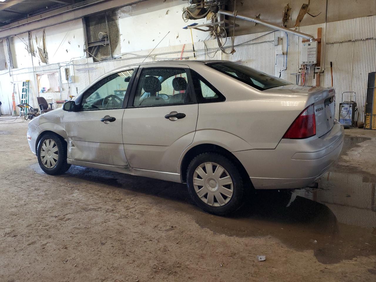 Photo 1 VIN: 1FAFP34N55W315299 - FORD FOCUS 