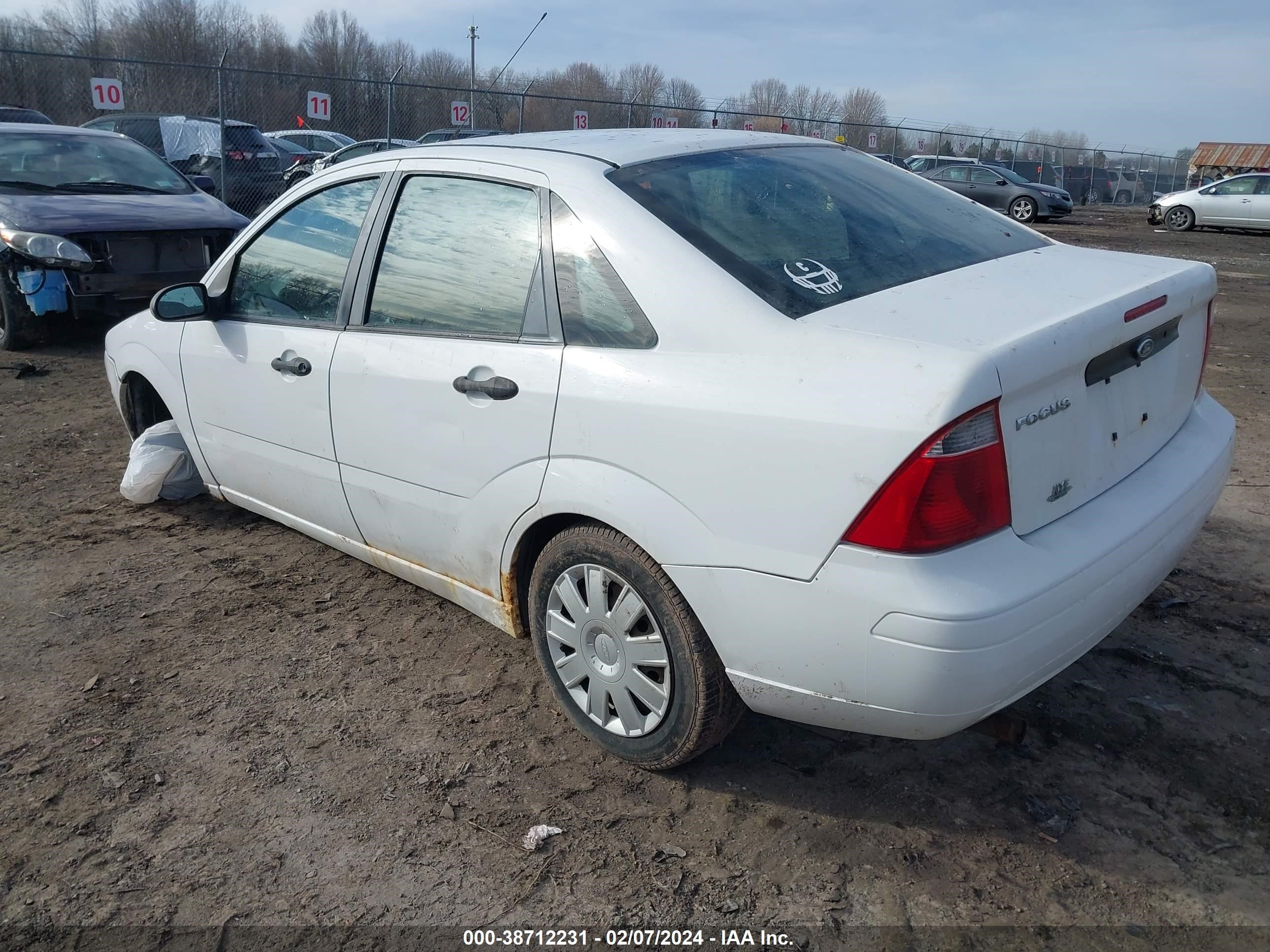 Photo 2 VIN: 1FAFP34N57W232992 - FORD FOCUS 