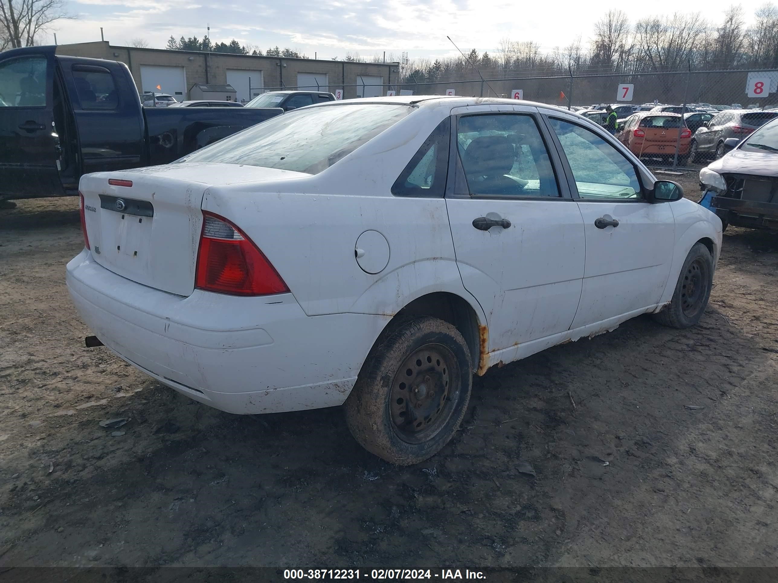 Photo 3 VIN: 1FAFP34N57W232992 - FORD FOCUS 