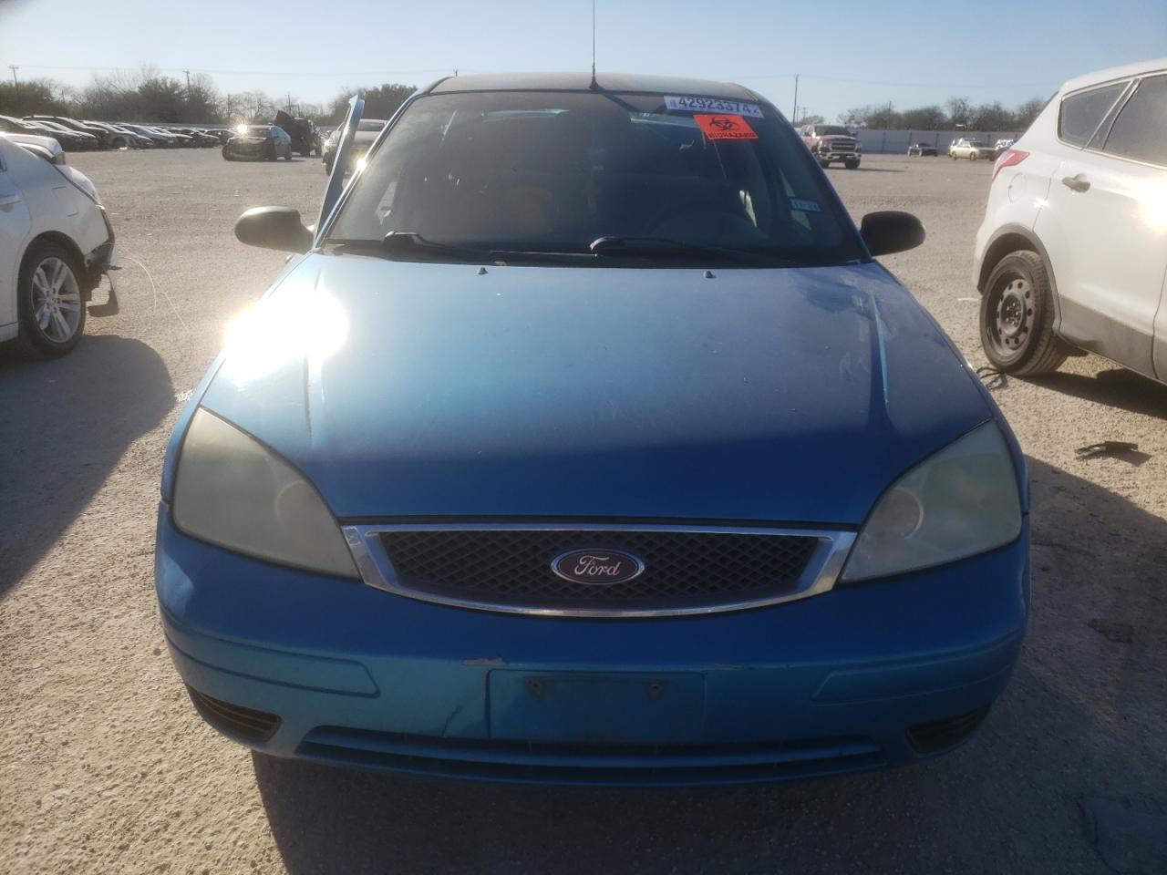 Photo 4 VIN: 1FAFP34N57W268410 - FORD FOCUS 