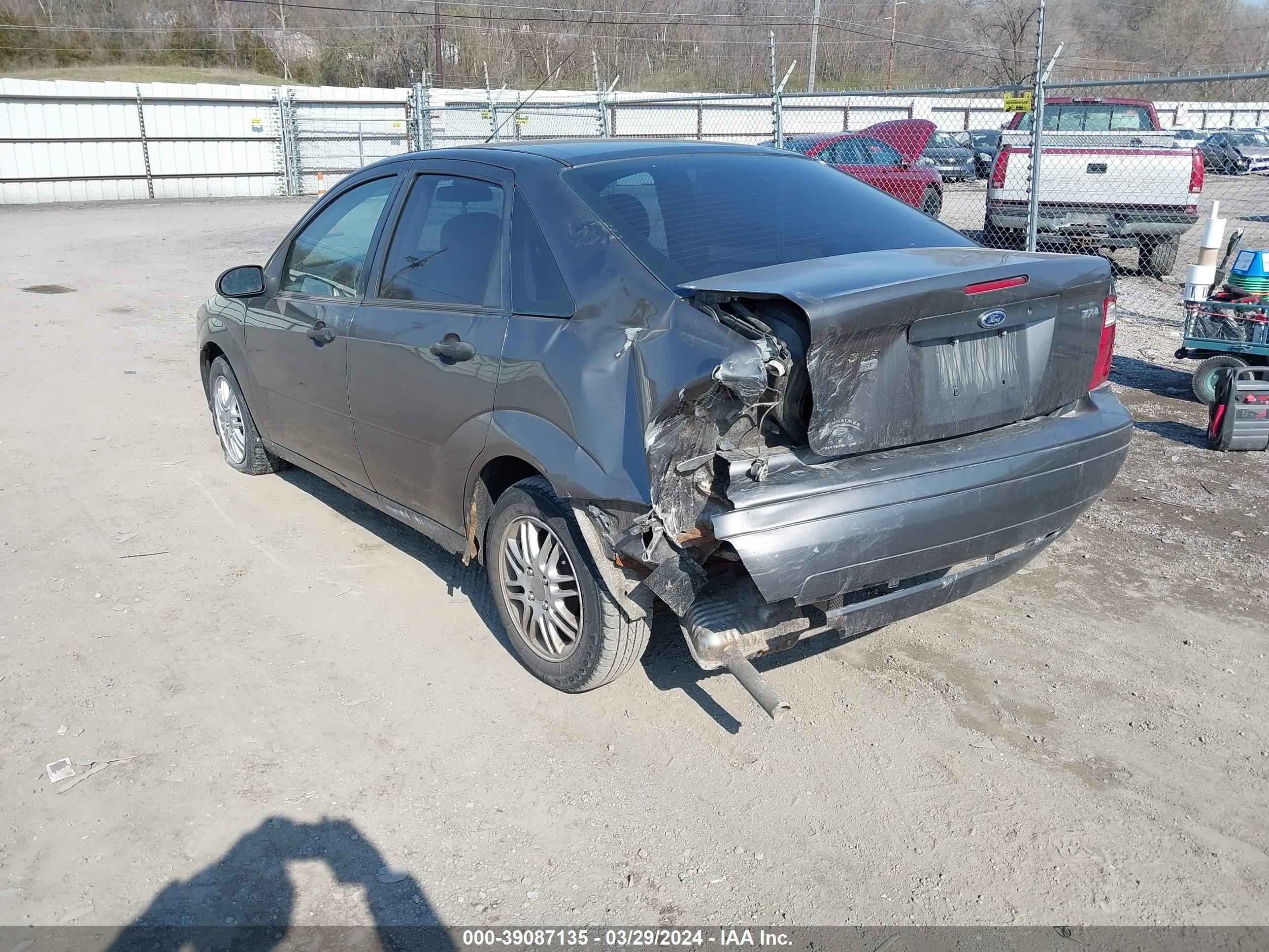 Photo 2 VIN: 1FAFP34N65W315134 - FORD FOCUS 