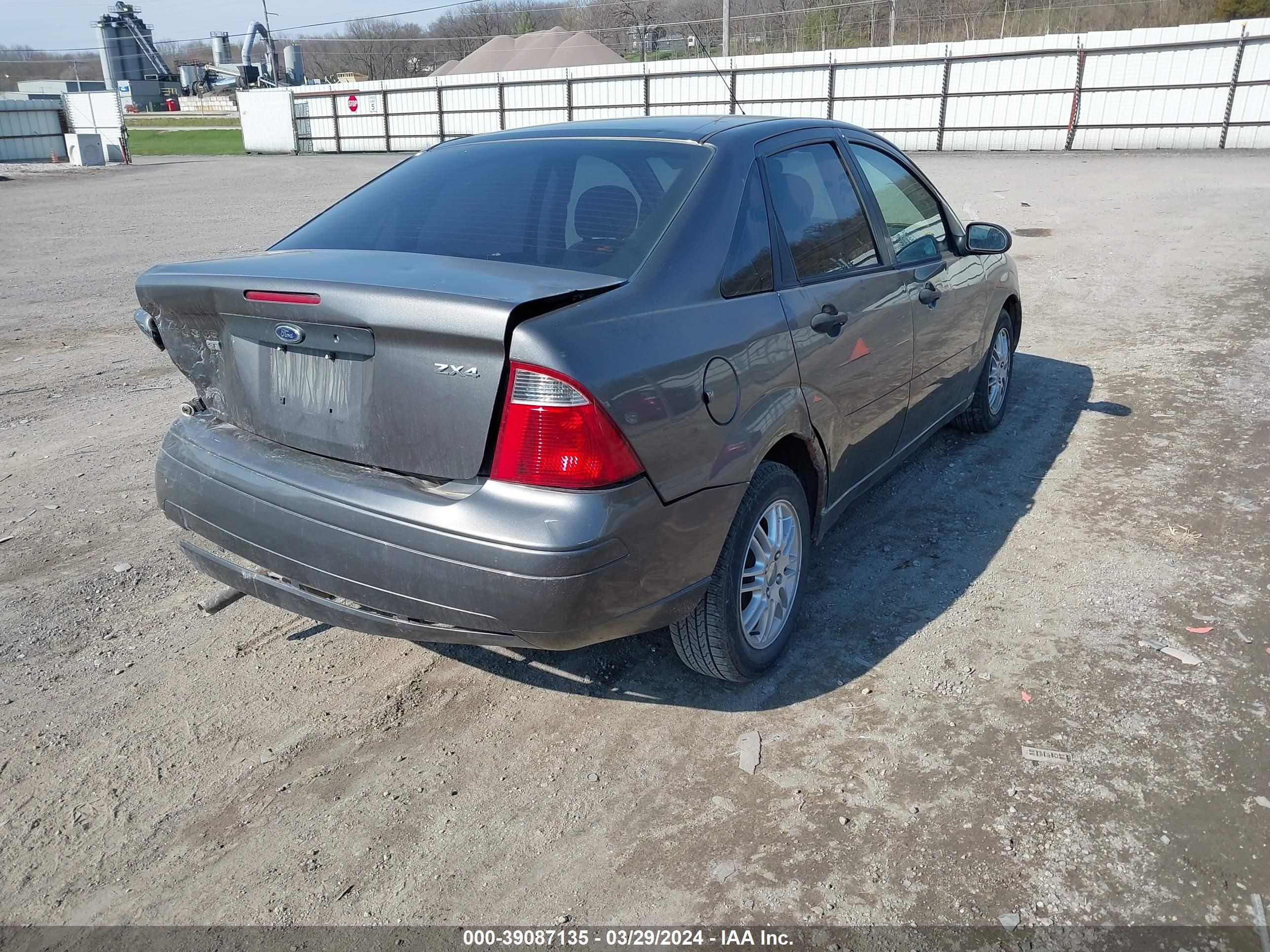 Photo 3 VIN: 1FAFP34N65W315134 - FORD FOCUS 