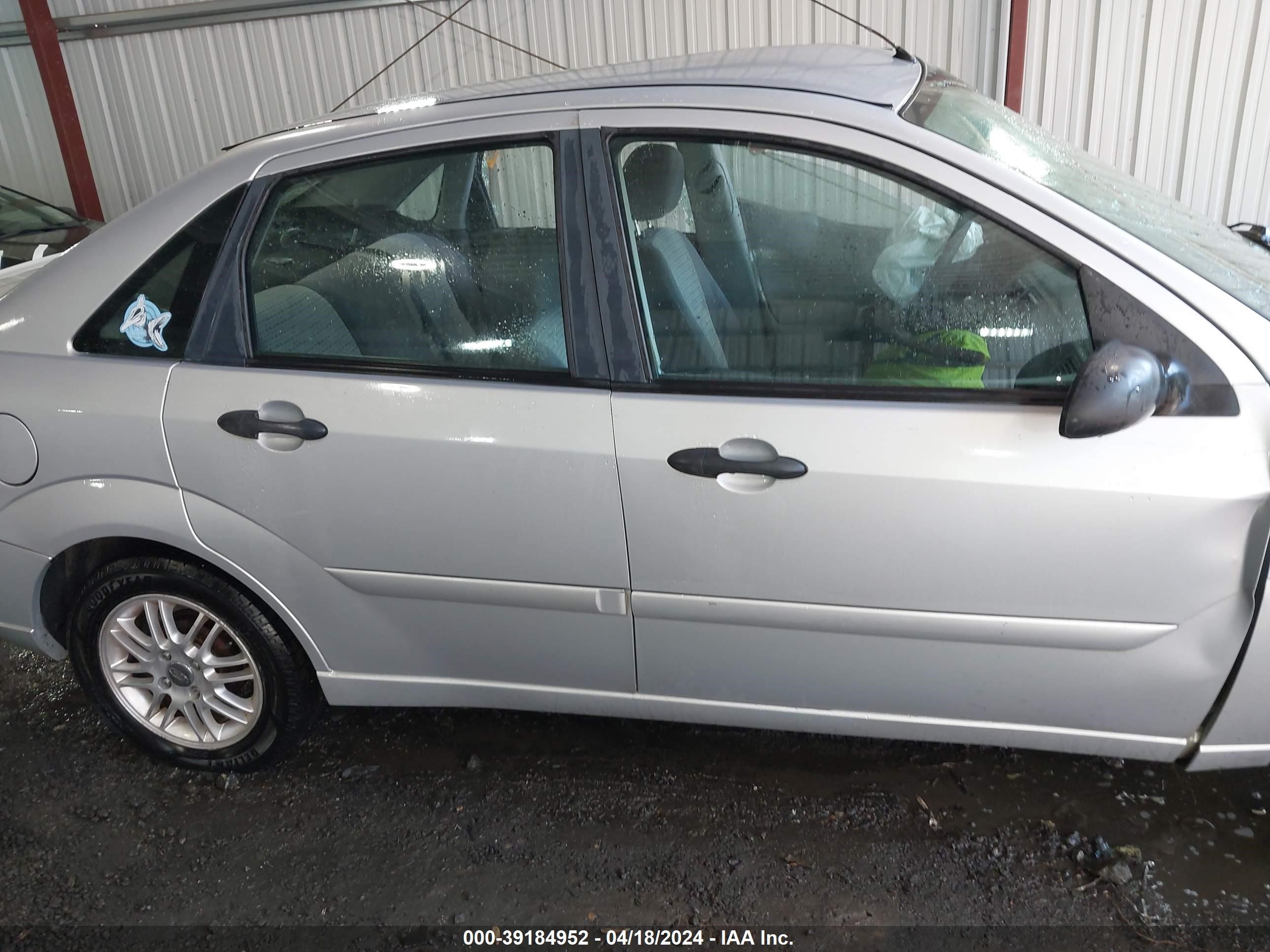 Photo 13 VIN: 1FAFP34N67W158871 - FORD FOCUS 