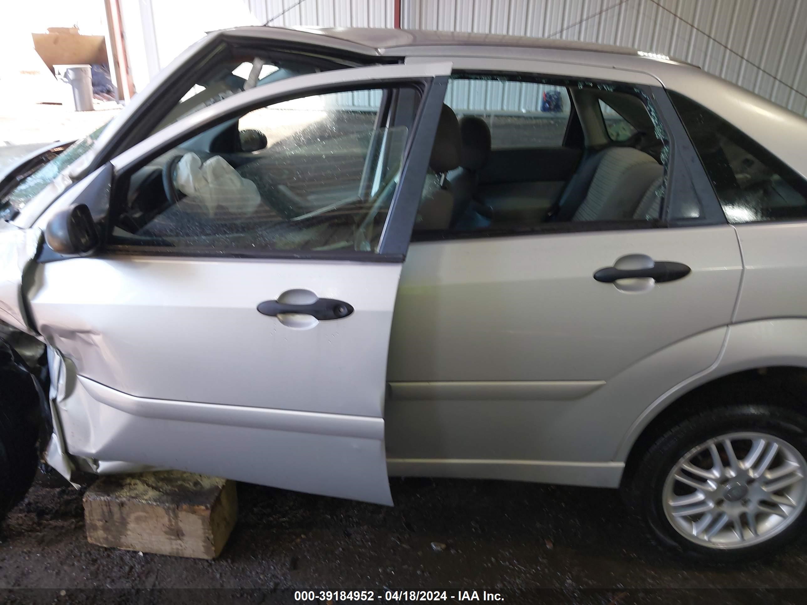 Photo 14 VIN: 1FAFP34N67W158871 - FORD FOCUS 