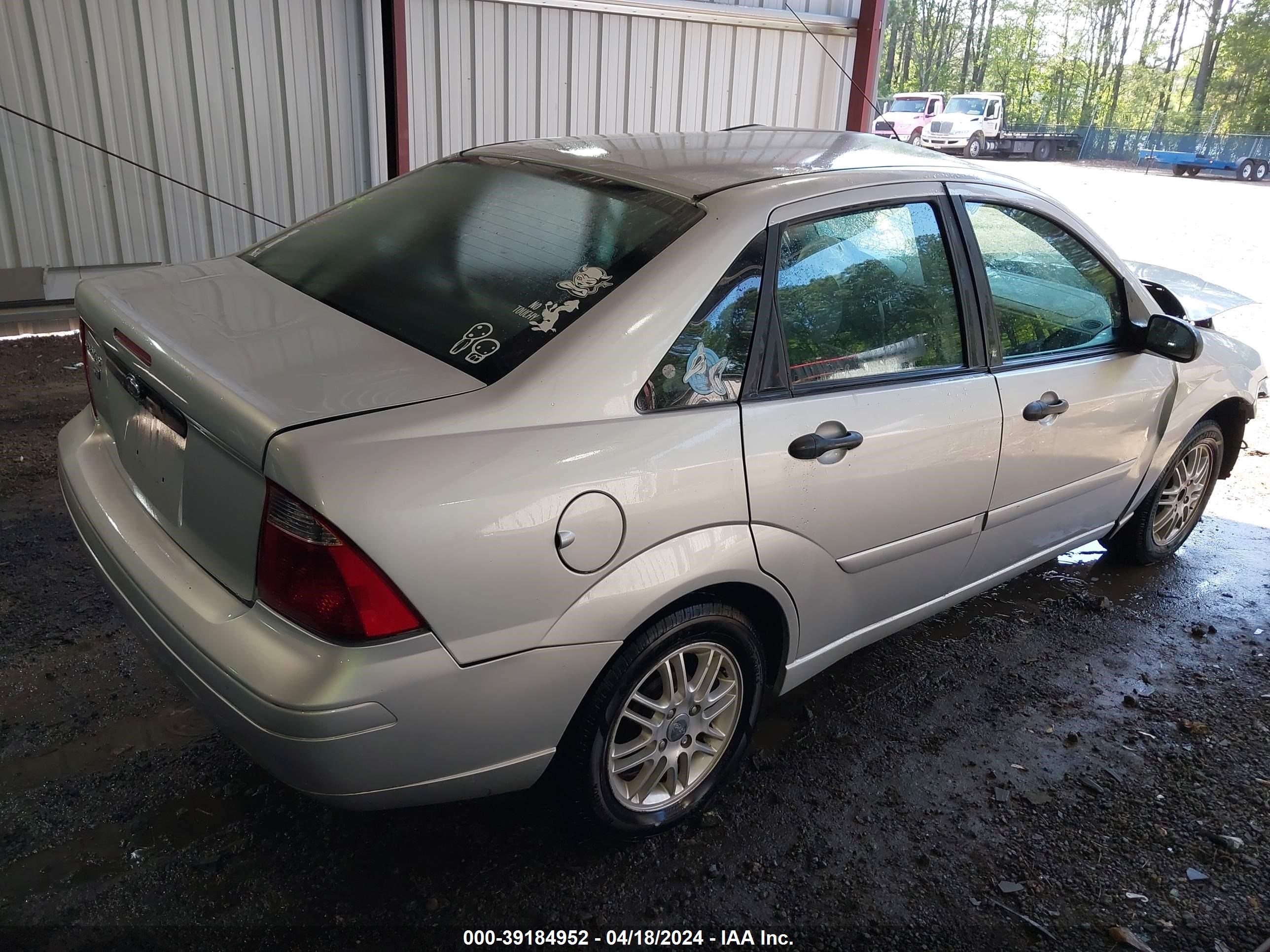 Photo 3 VIN: 1FAFP34N67W158871 - FORD FOCUS 