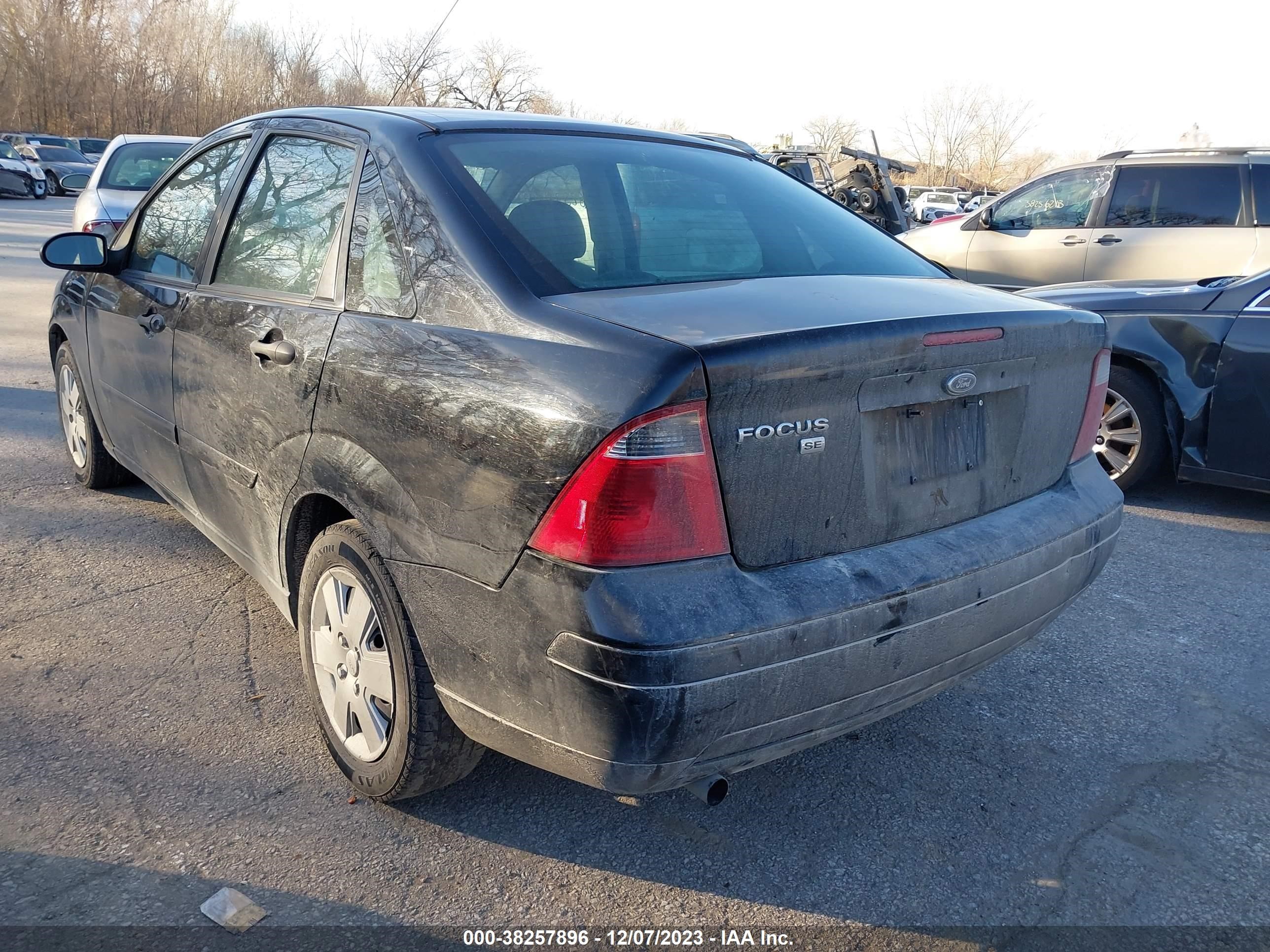 Photo 2 VIN: 1FAFP34N67W256749 - FORD FOCUS 