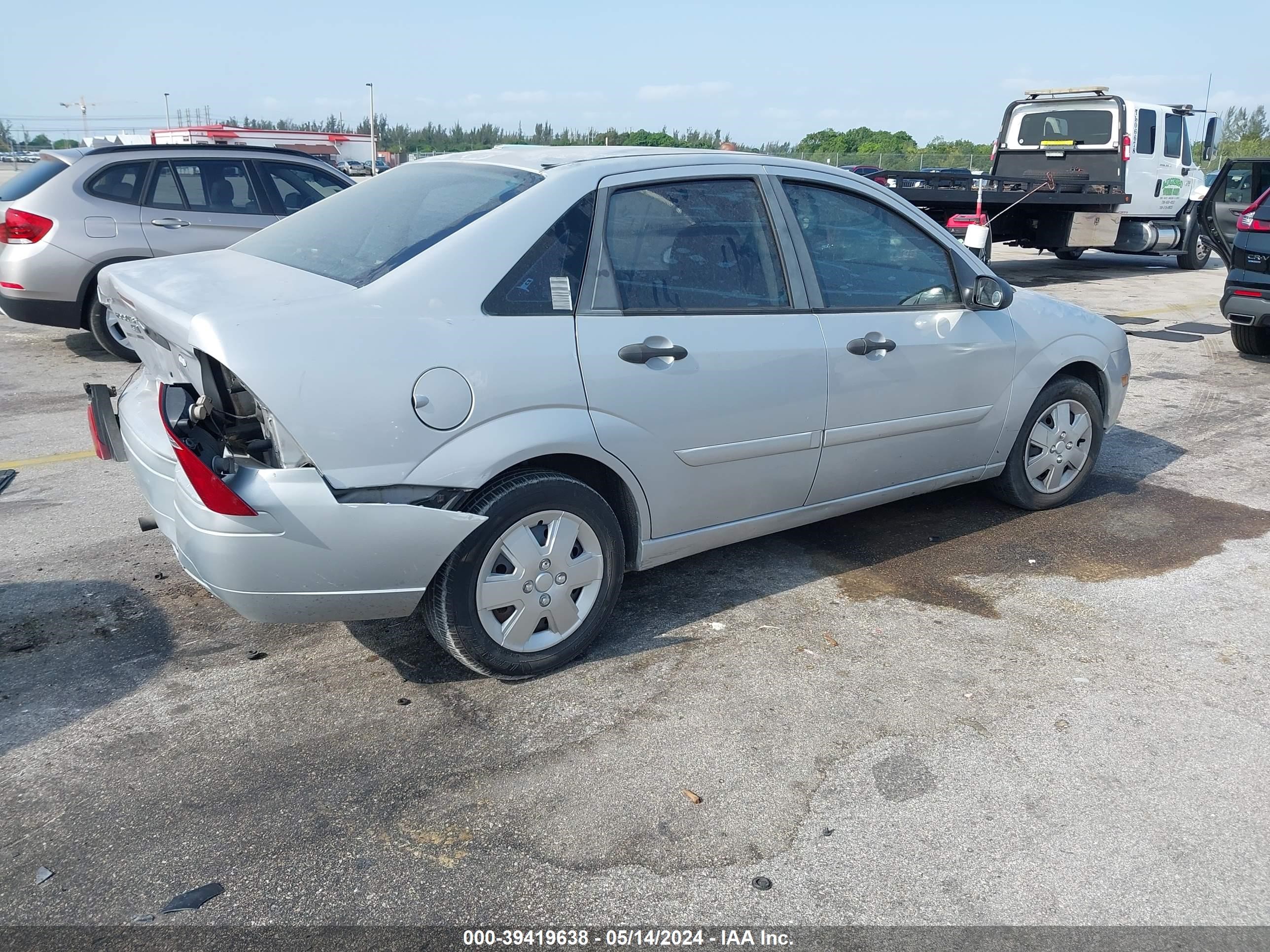 Photo 3 VIN: 1FAFP34N67W268500 - FORD FOCUS 