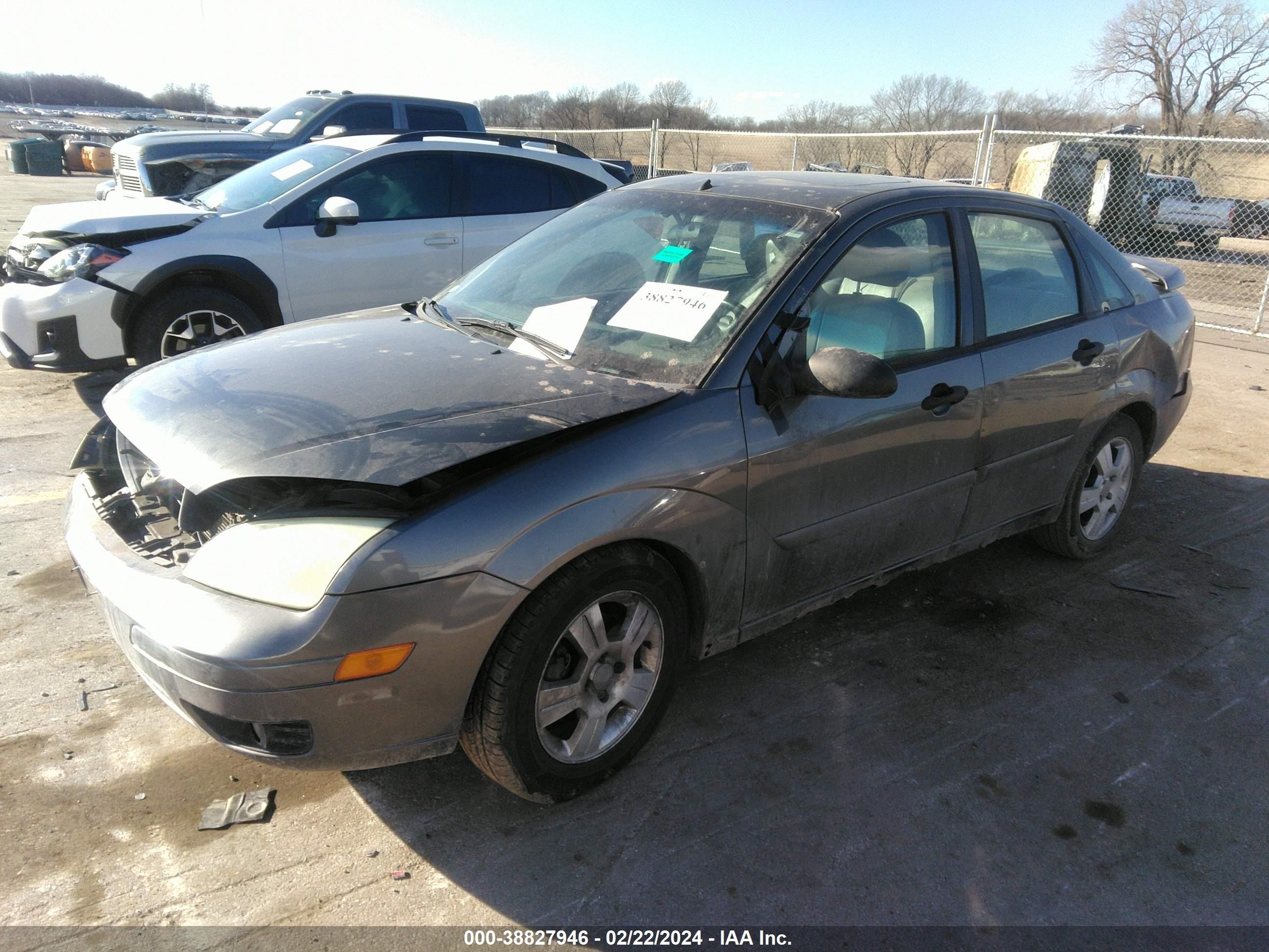 Photo 1 VIN: 1FAFP34N75W135225 - FORD FOCUS 