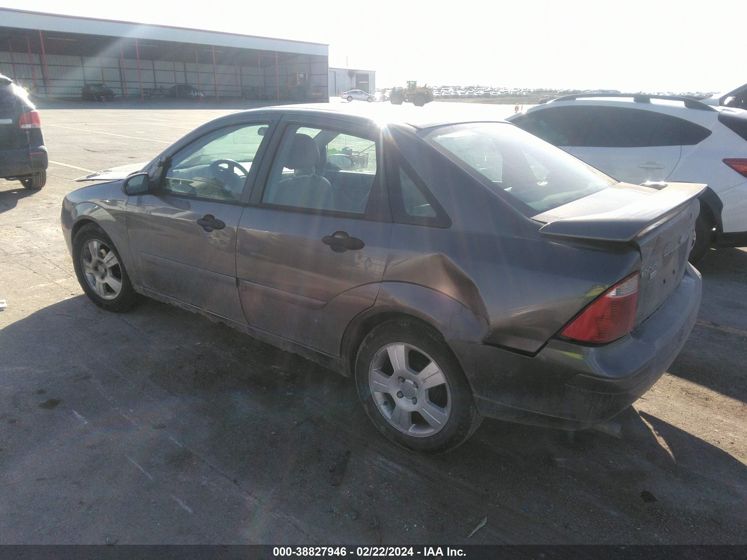 Photo 2 VIN: 1FAFP34N75W135225 - FORD FOCUS 