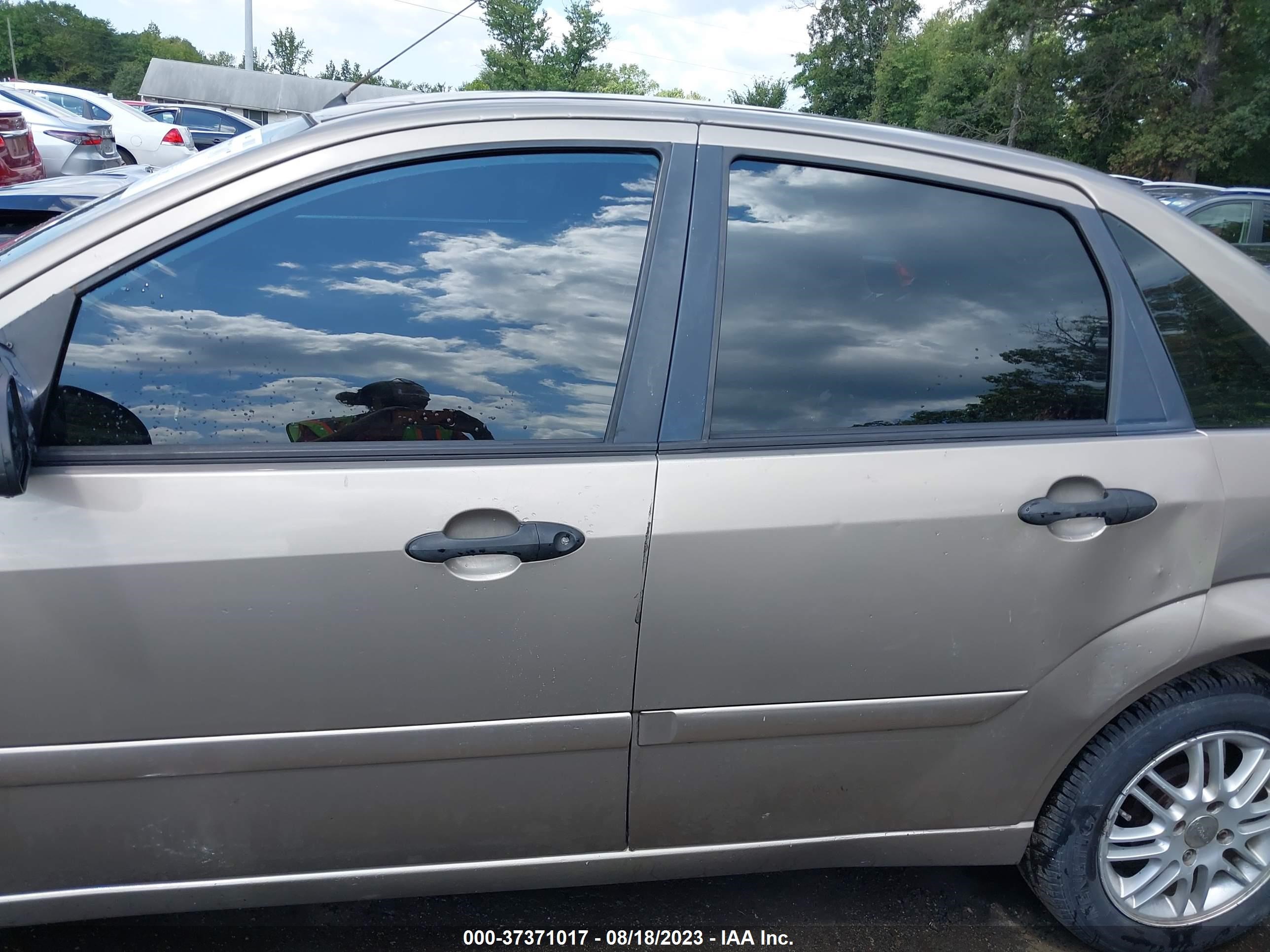 Photo 13 VIN: 1FAFP34N75W163509 - FORD FOCUS 