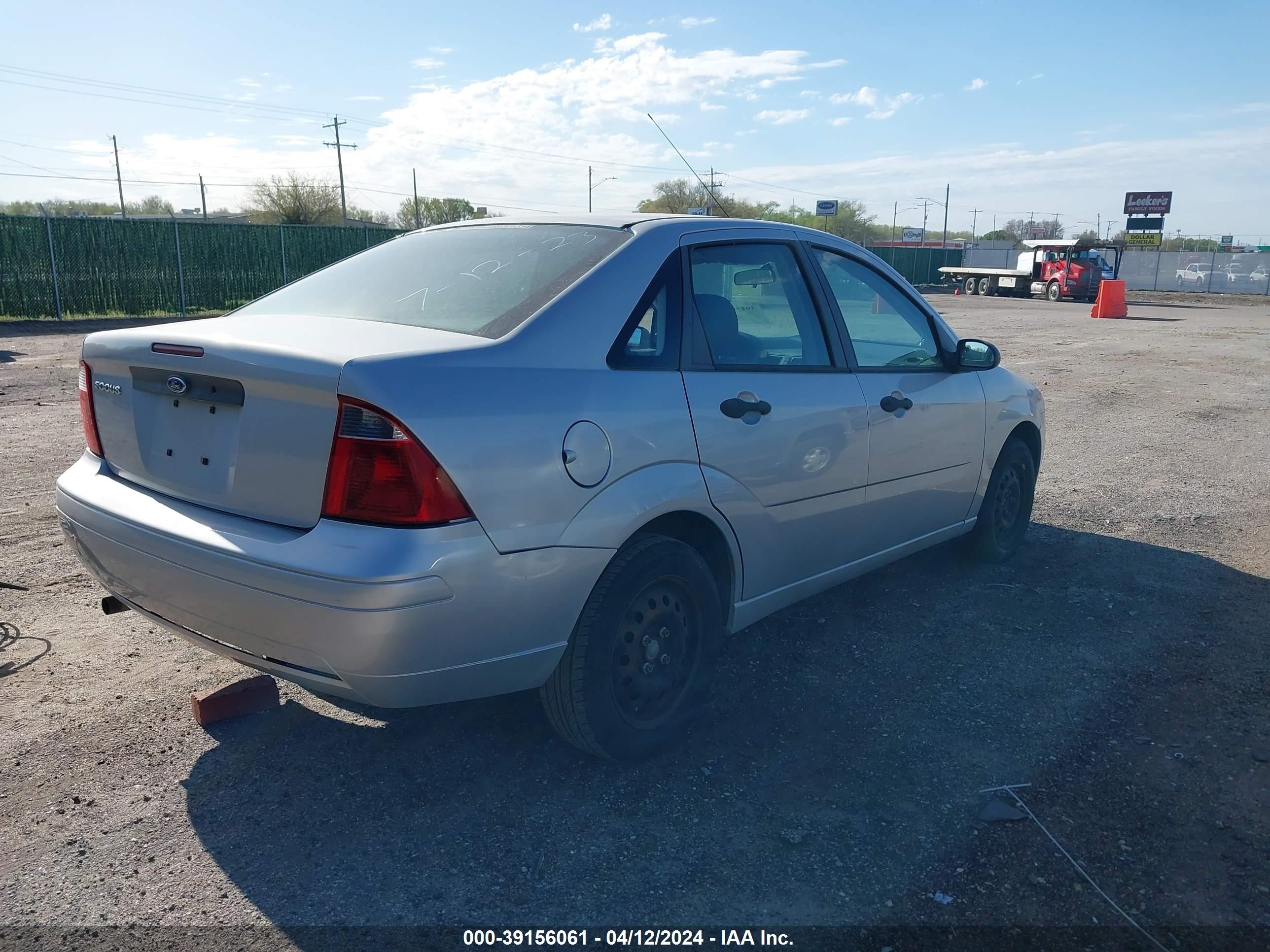 Photo 3 VIN: 1FAFP34N77W157924 - FORD FOCUS 