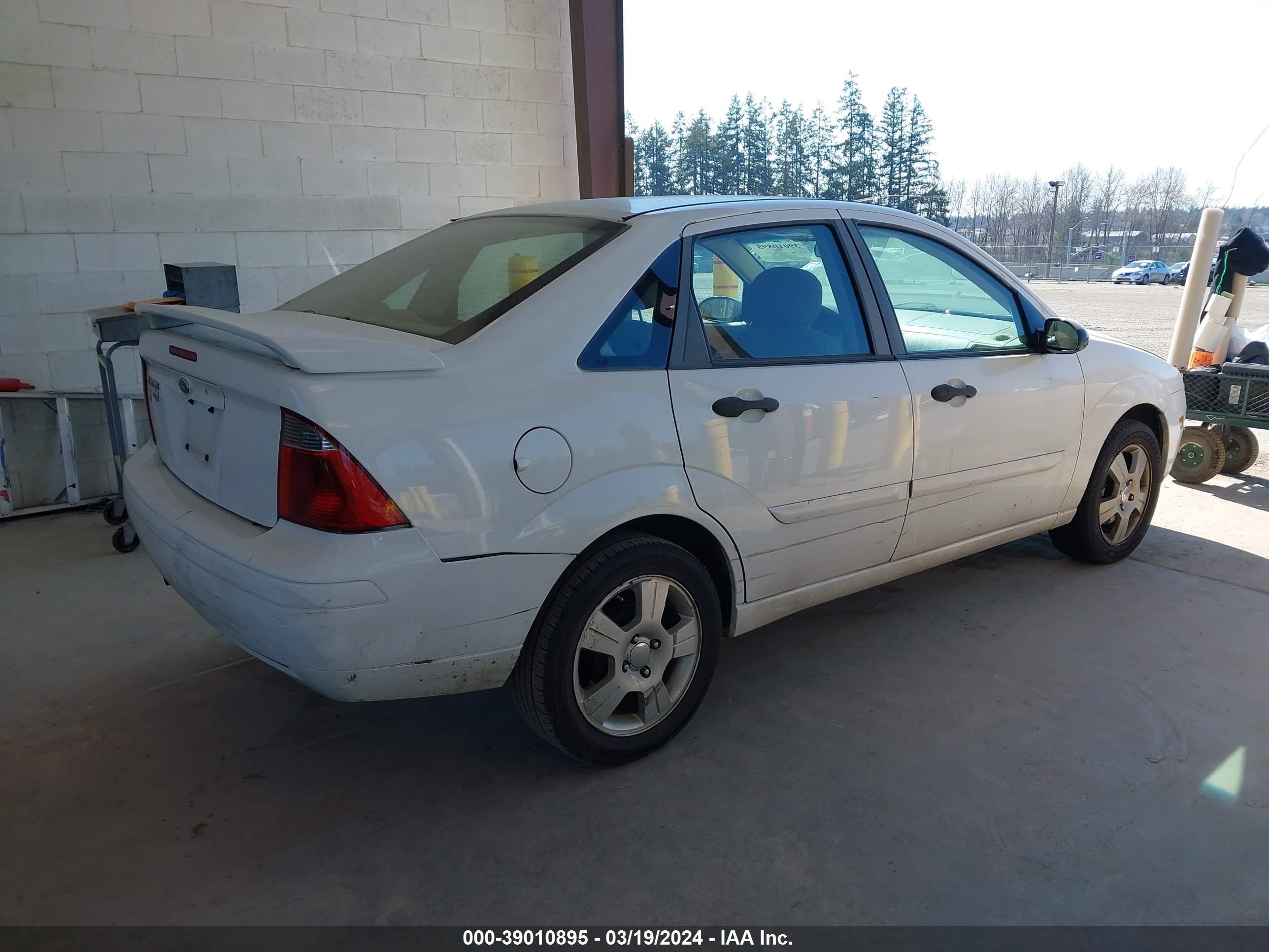 Photo 3 VIN: 1FAFP34N77W306493 - FORD FOCUS 