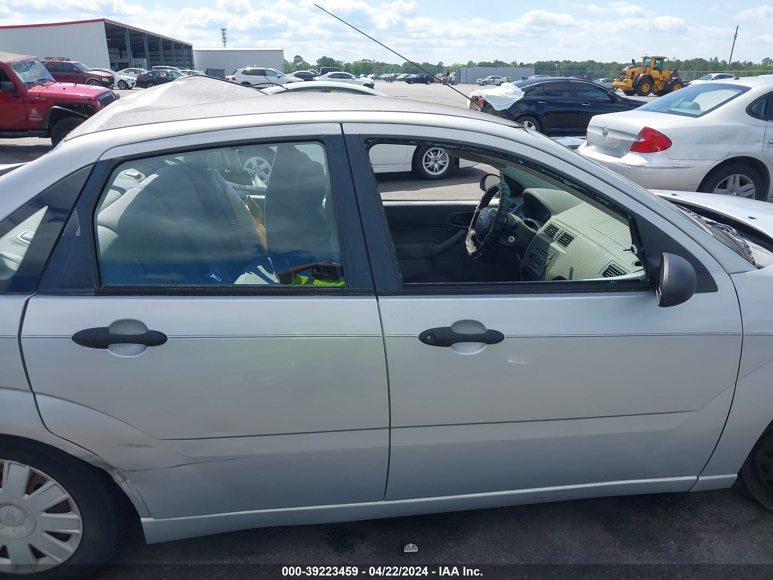 Photo 11 VIN: 1FAFP34N85W300134 - FORD FOCUS 