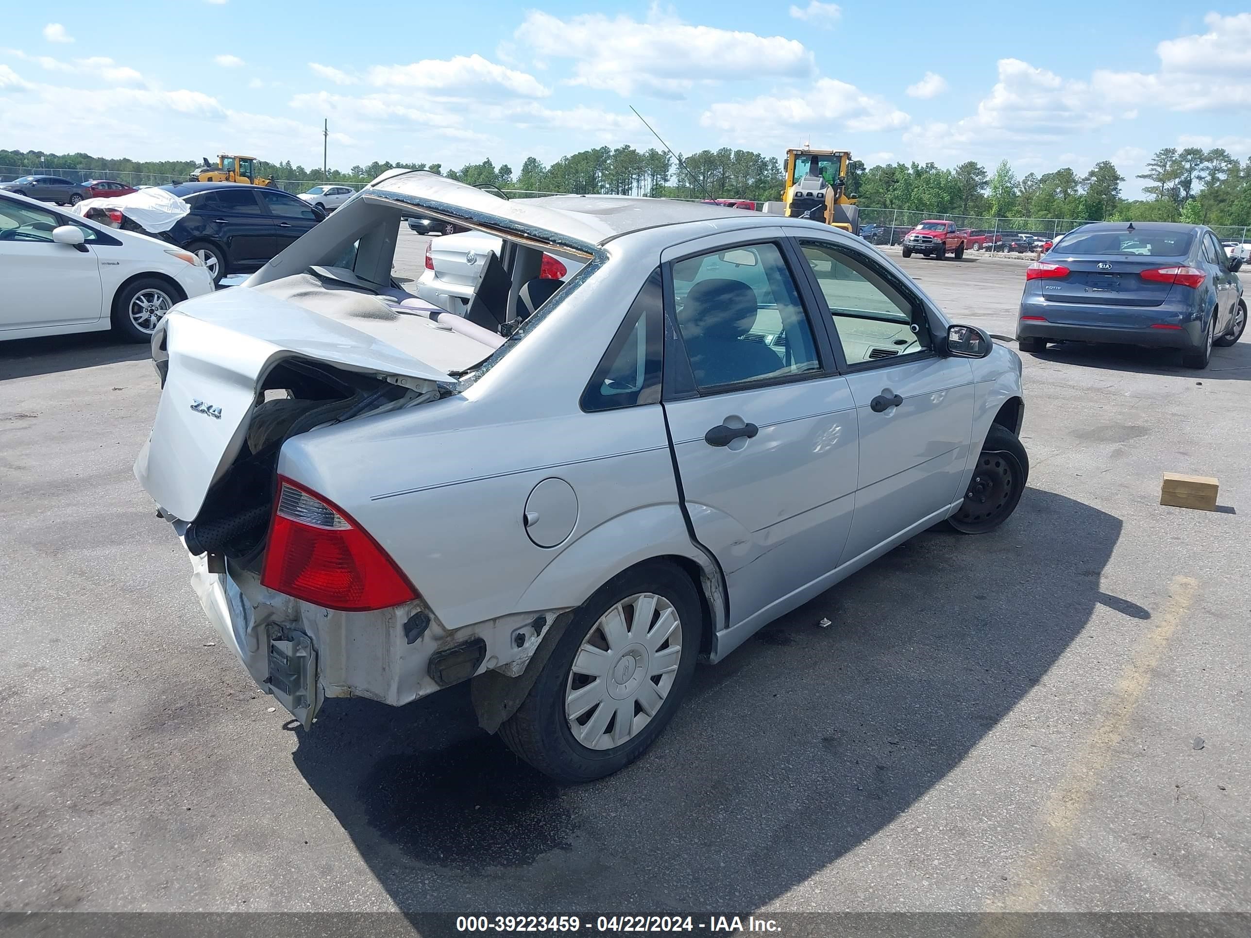 Photo 3 VIN: 1FAFP34N85W300134 - FORD FOCUS 