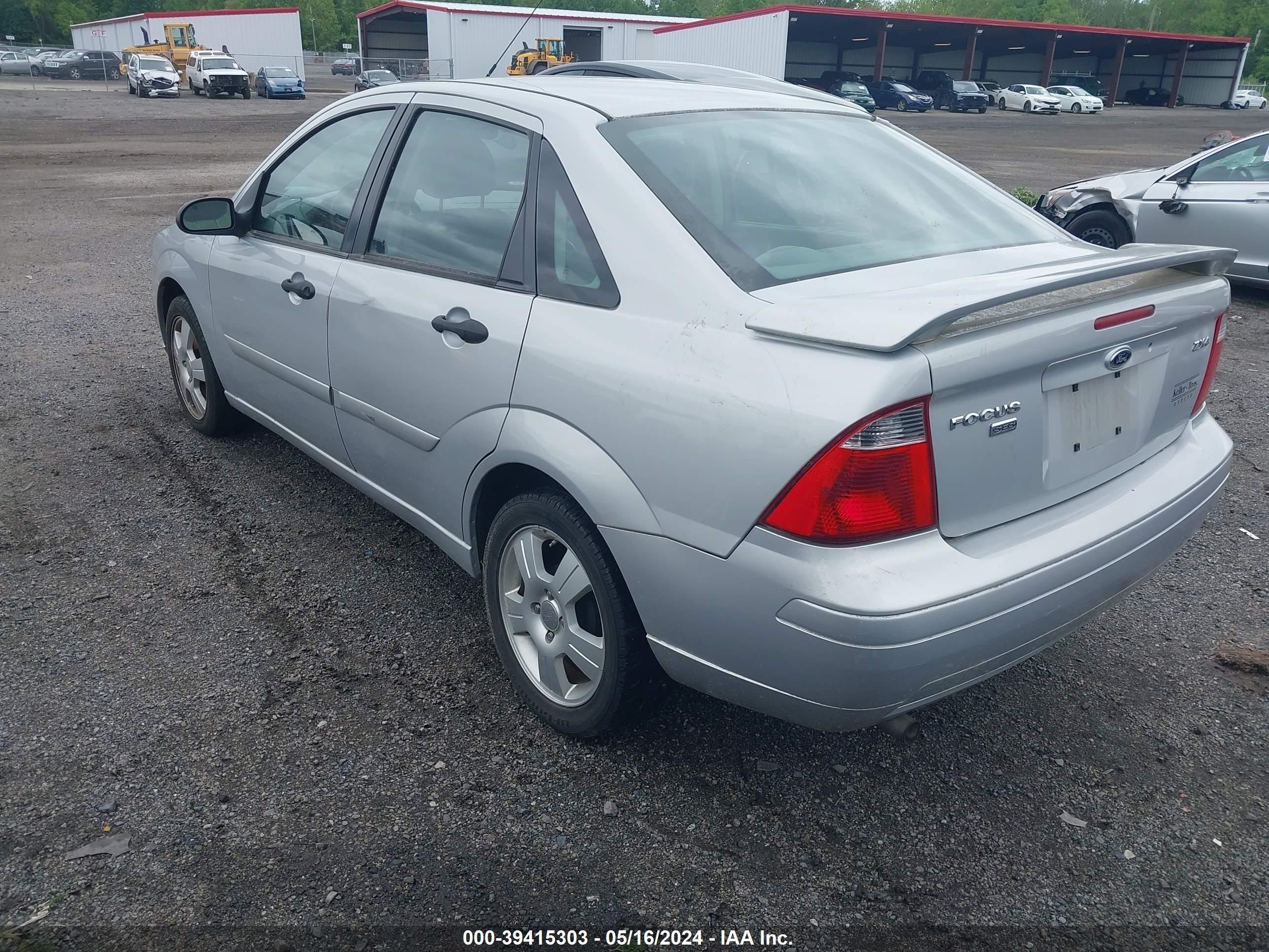 Photo 2 VIN: 1FAFP34N95W268312 - FORD FOCUS 