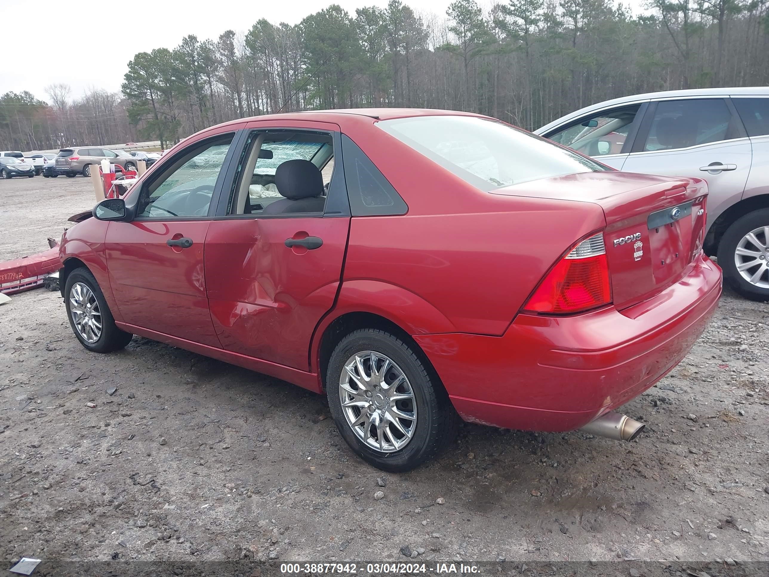 Photo 2 VIN: 1FAFP34NX5W208149 - FORD FOCUS 