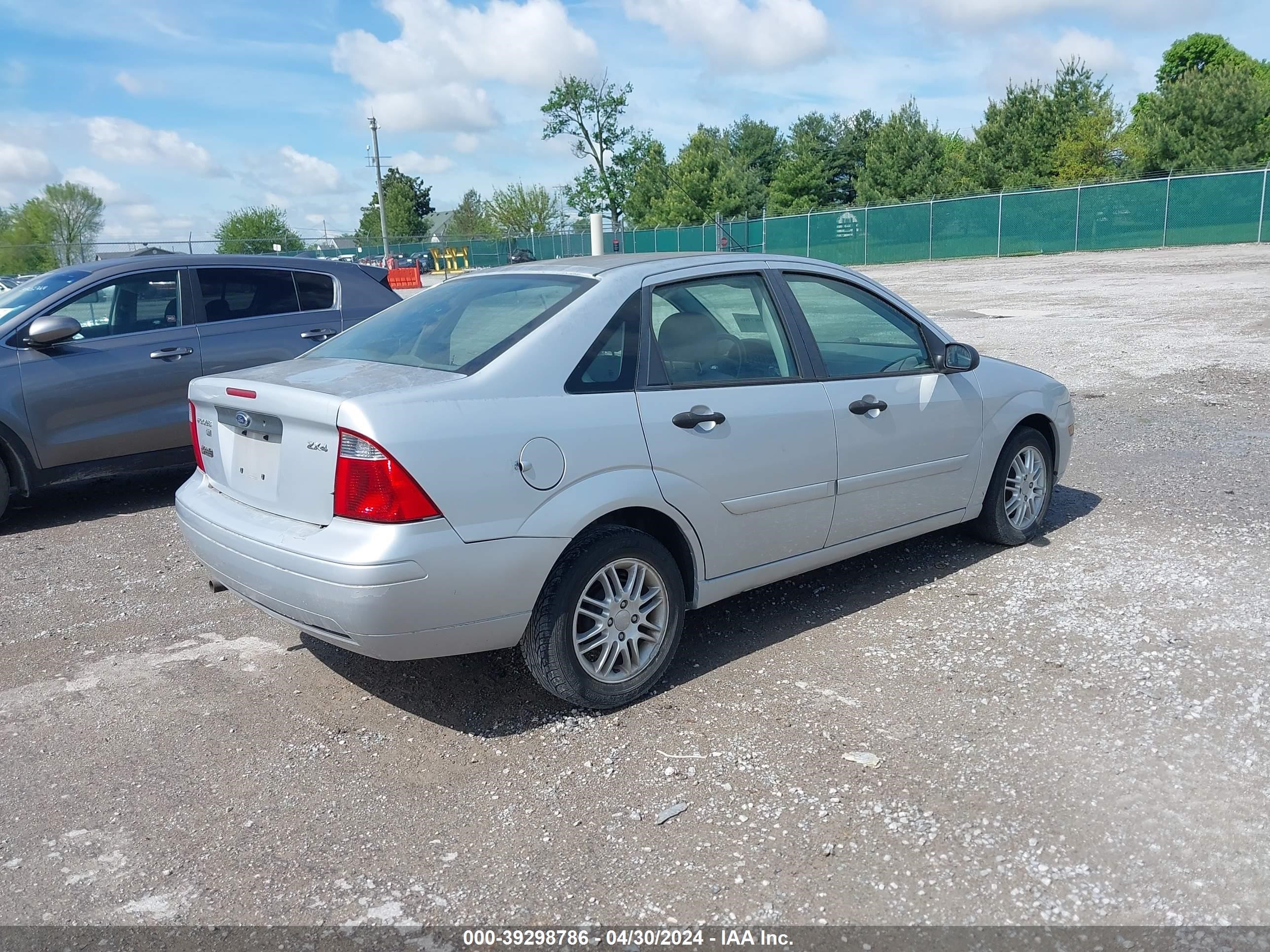 Photo 3 VIN: 1FAFP34NX5W283711 - FORD FOCUS 