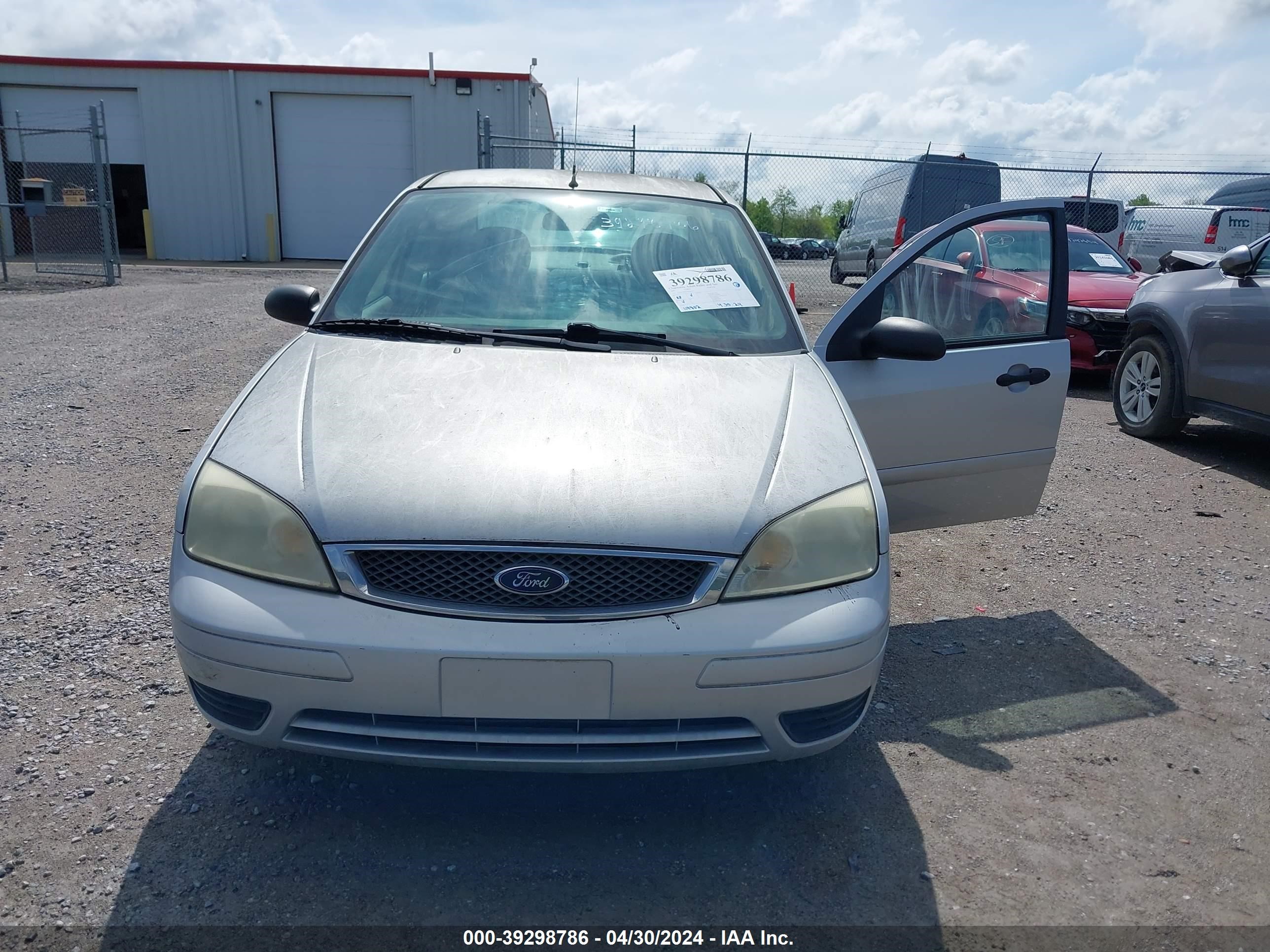 Photo 5 VIN: 1FAFP34NX5W283711 - FORD FOCUS 