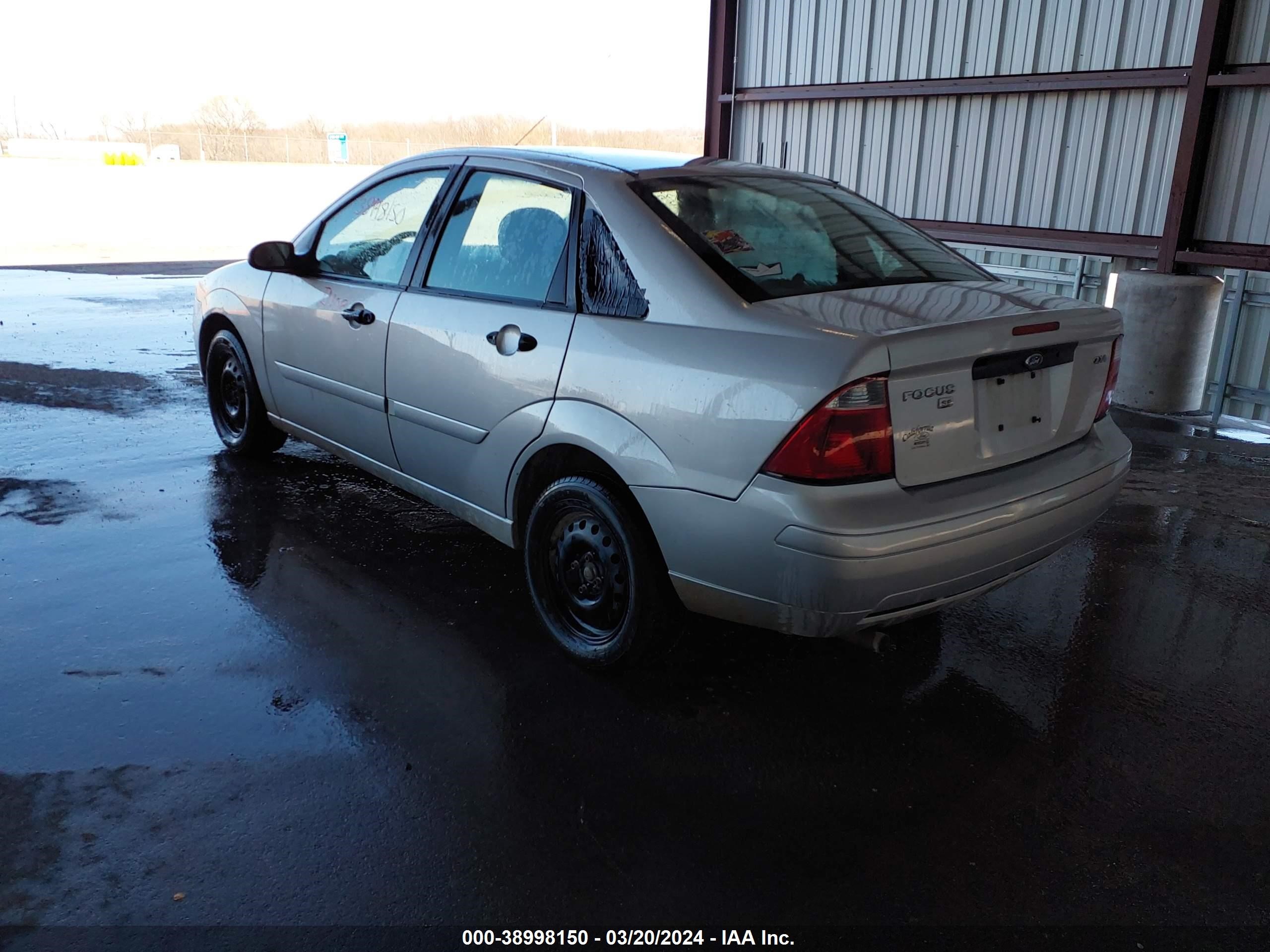 Photo 2 VIN: 1FAFP34NX6W233666 - FORD FOCUS 