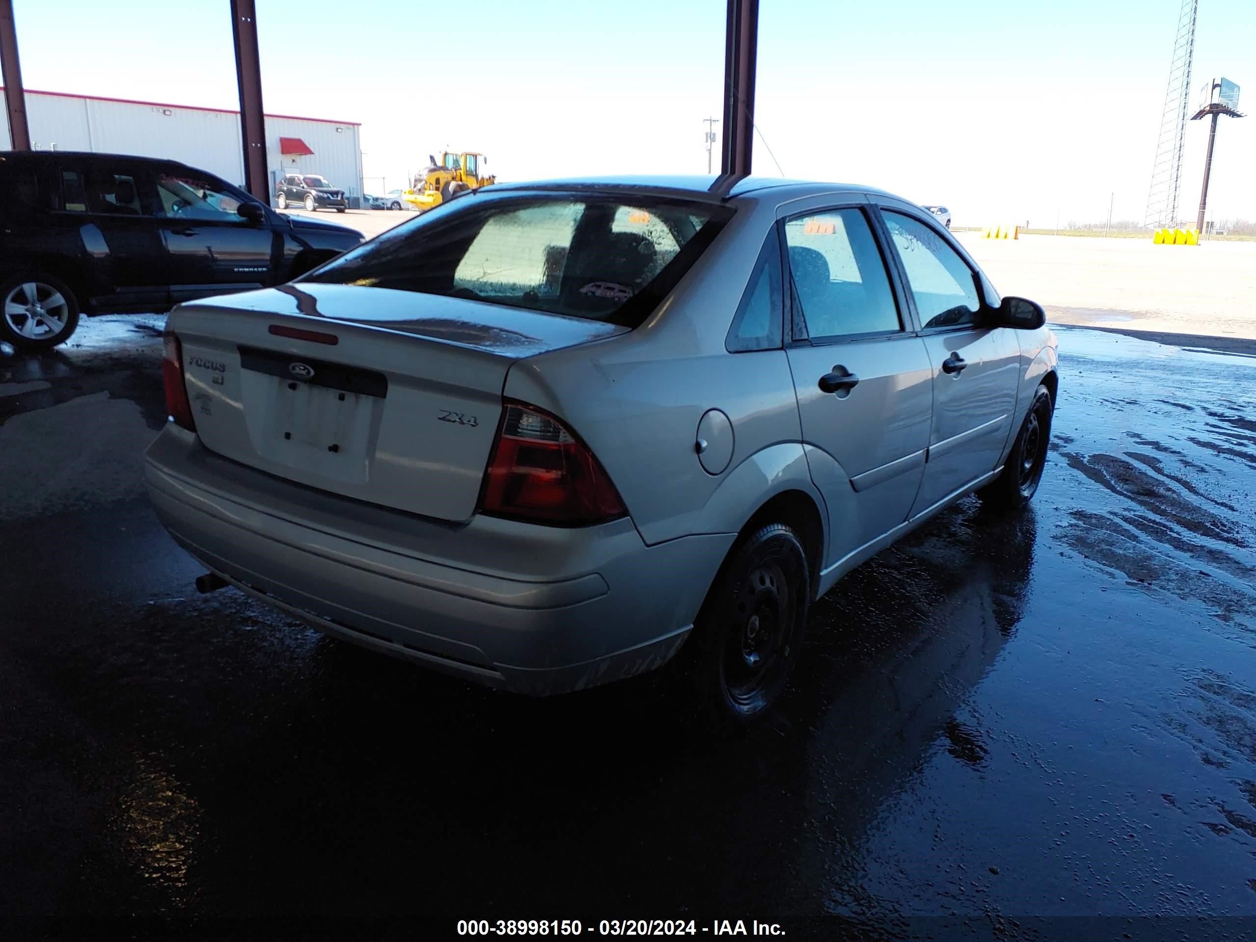 Photo 3 VIN: 1FAFP34NX6W233666 - FORD FOCUS 