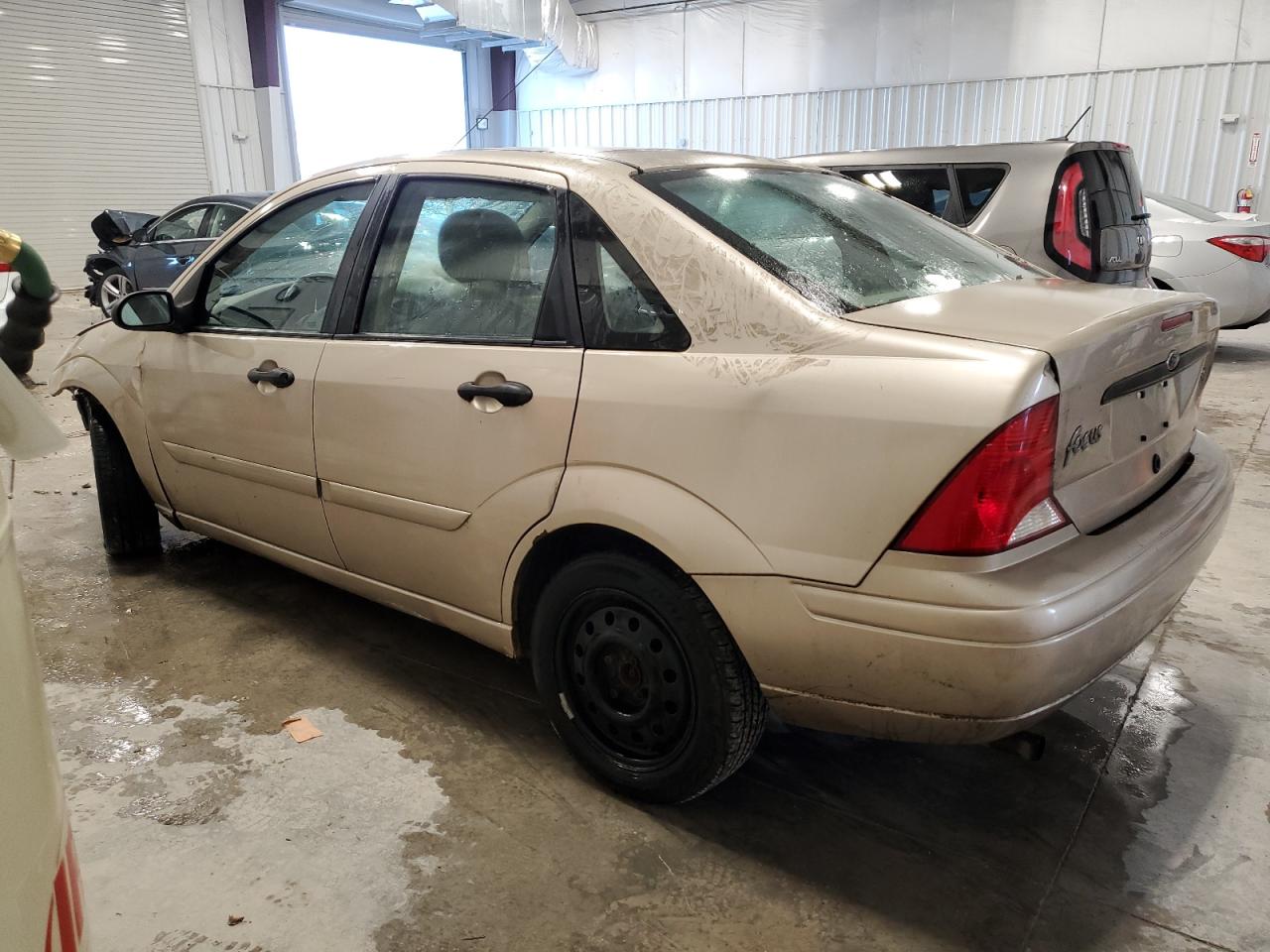 Photo 1 VIN: 1FAFP34P4YW199695 - FORD FOCUS 