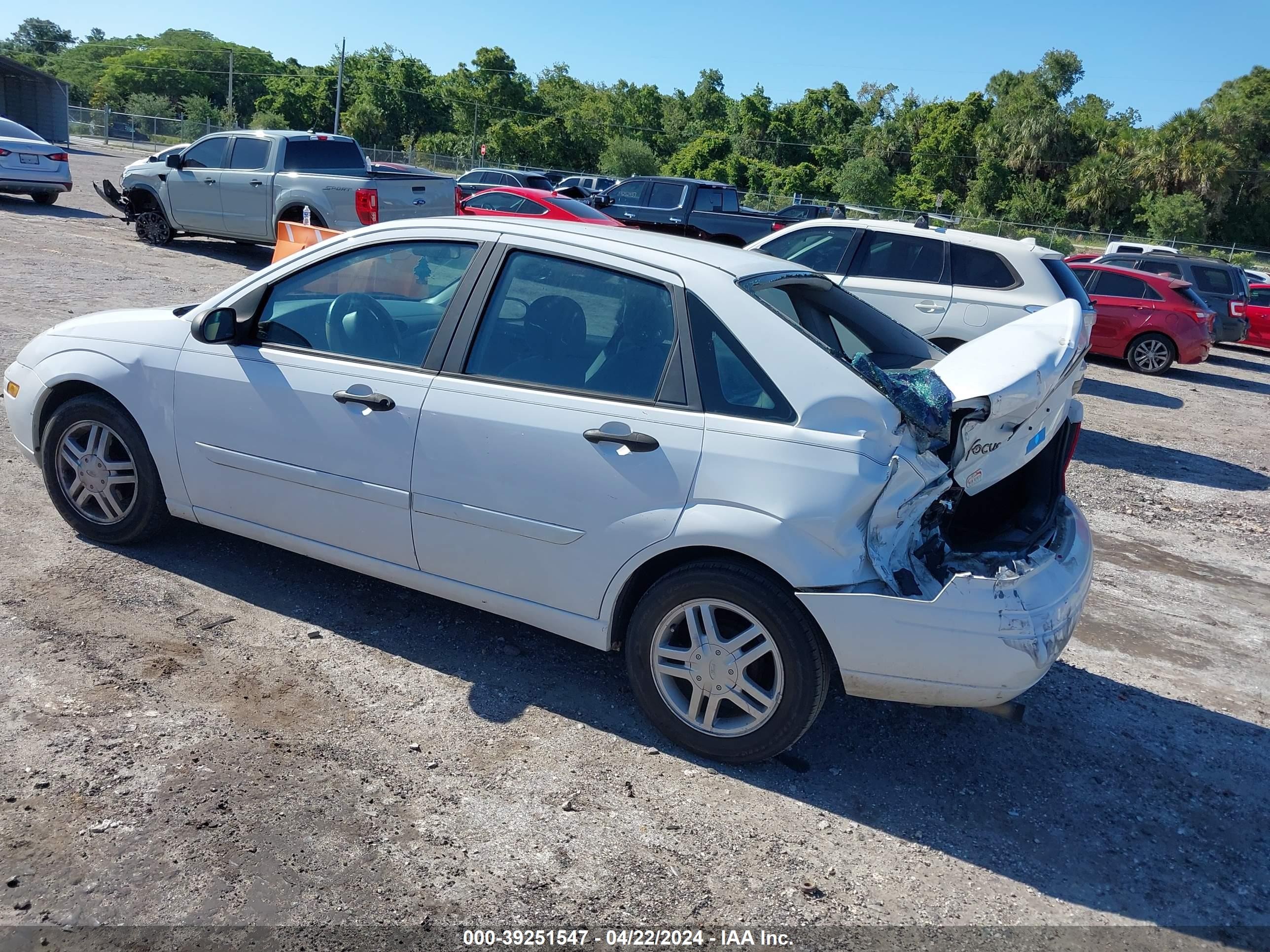 Photo 2 VIN: 1FAFP34P53W197737 - FORD FOCUS 