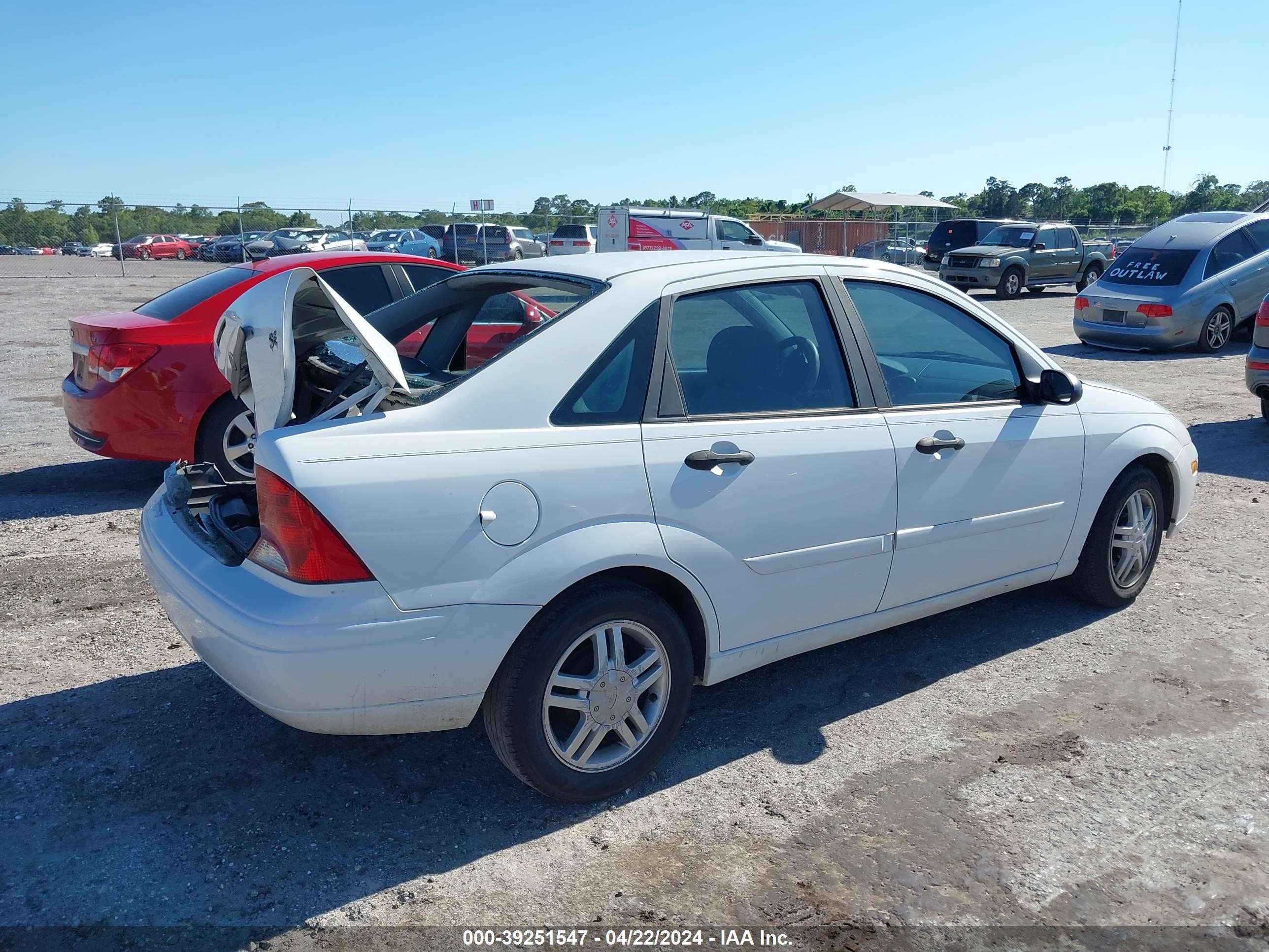 Photo 3 VIN: 1FAFP34P53W197737 - FORD FOCUS 