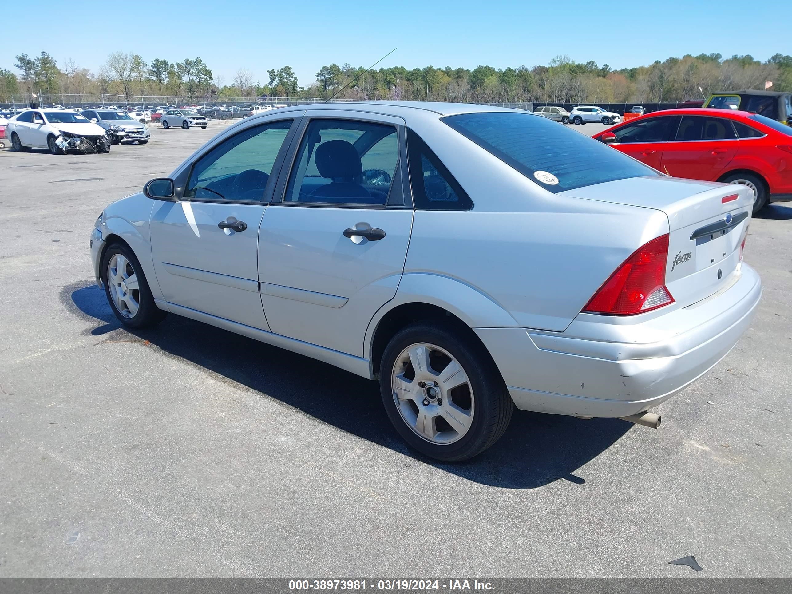 Photo 2 VIN: 1FAFP34Z93W276023 - FORD FOCUS 