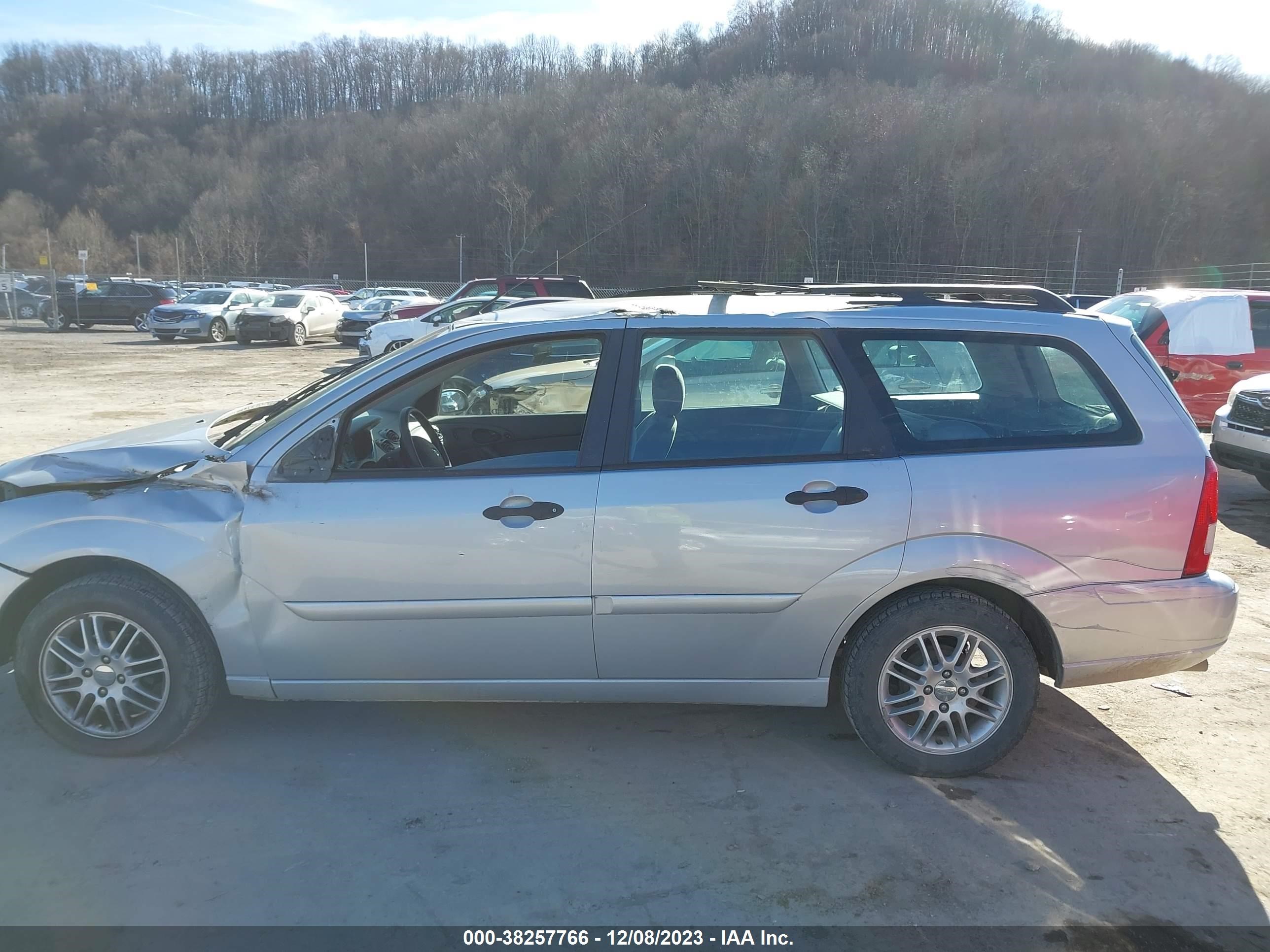 Photo 13 VIN: 1FAFP36333W150068 - FORD FOCUS 