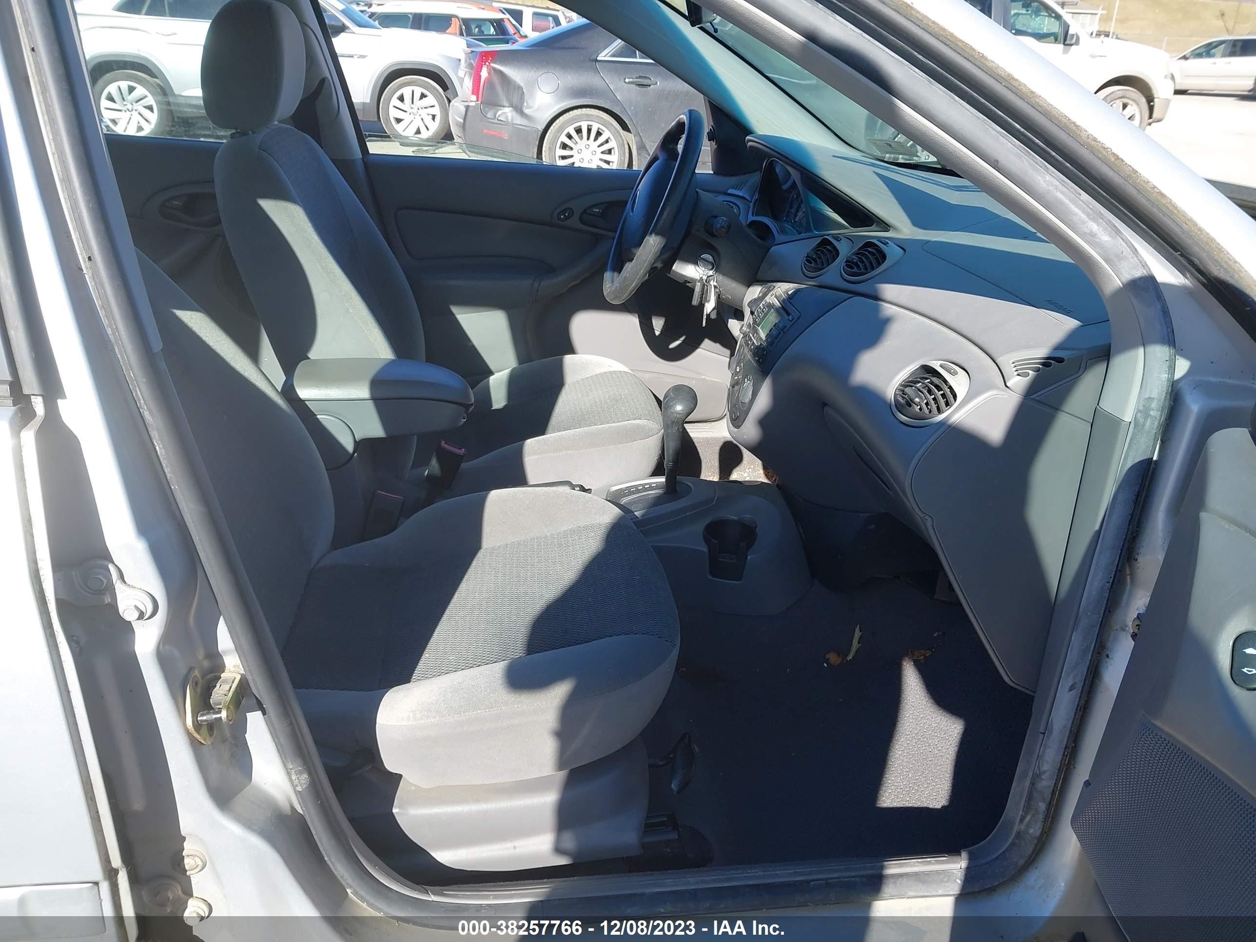 Photo 4 VIN: 1FAFP36333W150068 - FORD FOCUS 