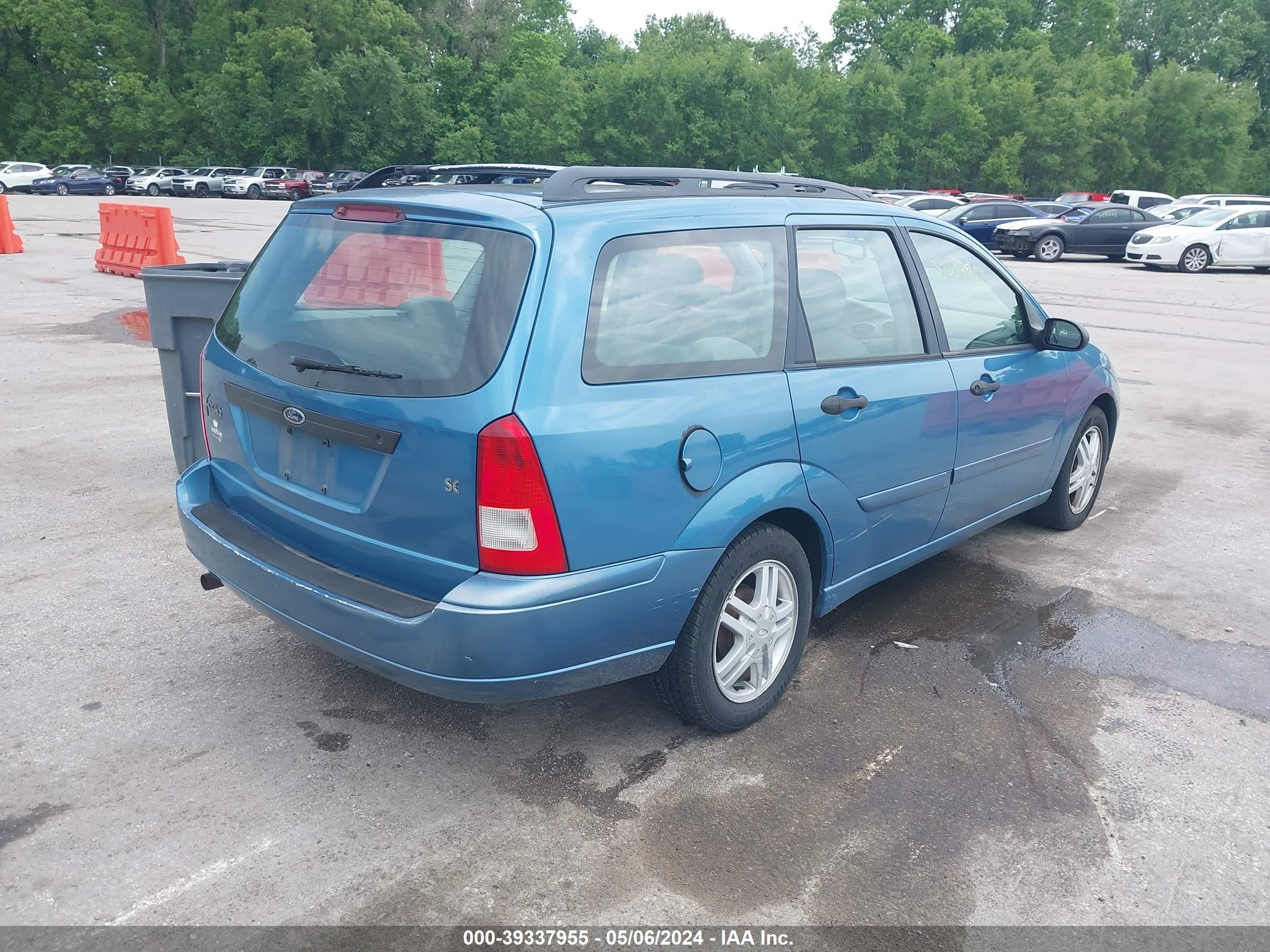 Photo 3 VIN: 1FAFP36361W229554 - FORD FOCUS 