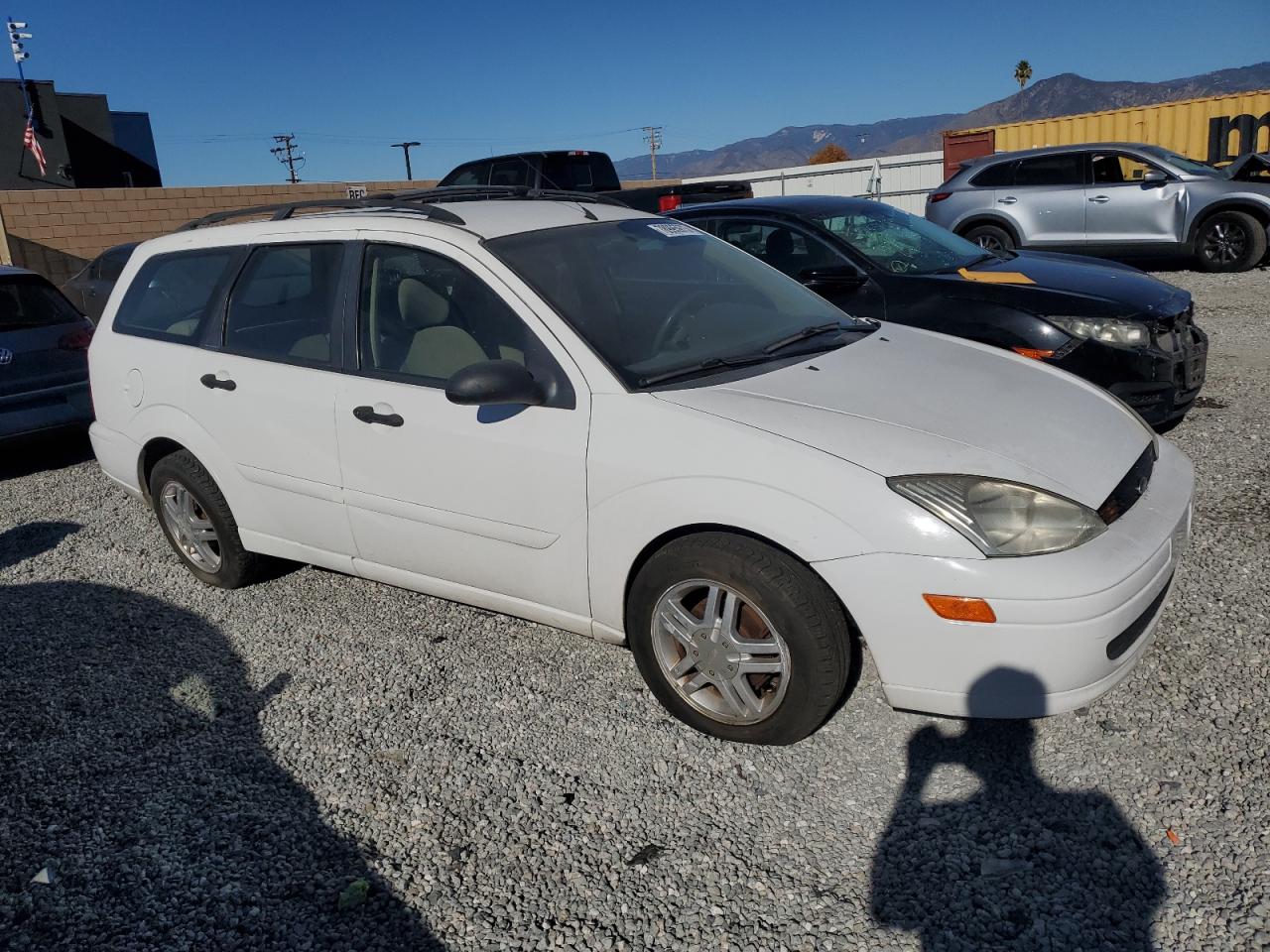 Photo 3 VIN: 1FAFP3637YW423617 - FORD FOCUS 