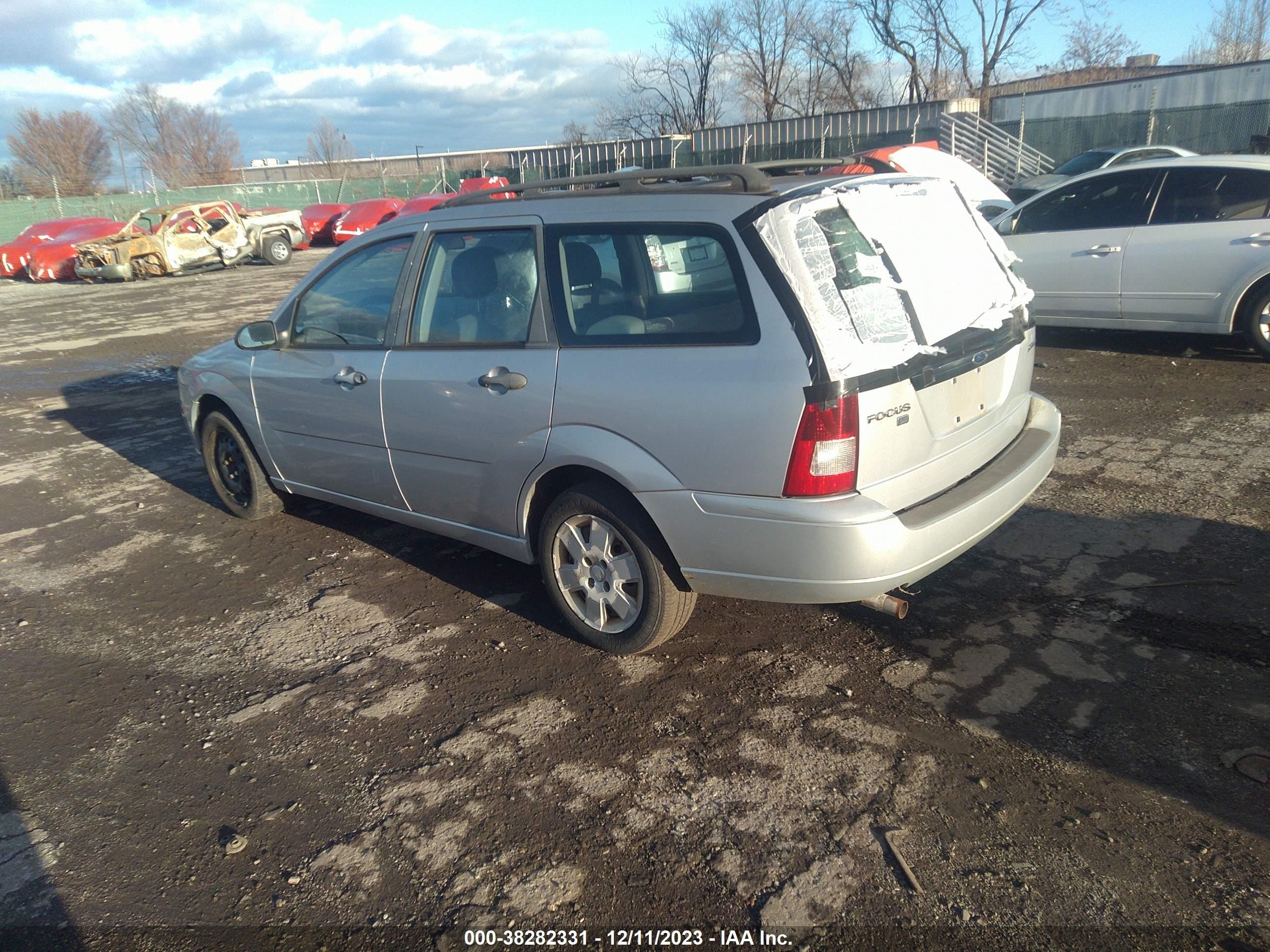 Photo 2 VIN: 1FAFP36N56W255832 - FORD FOCUS 