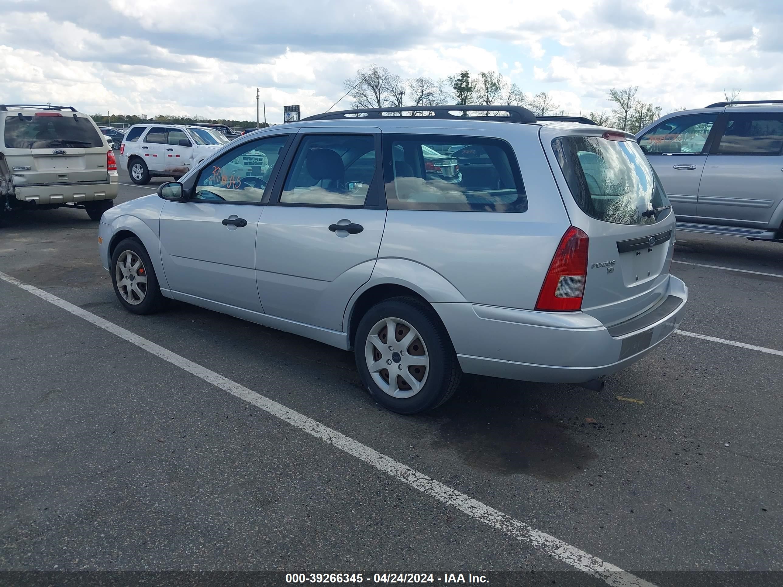 Photo 2 VIN: 1FAFP36N85W287589 - FORD FOCUS 